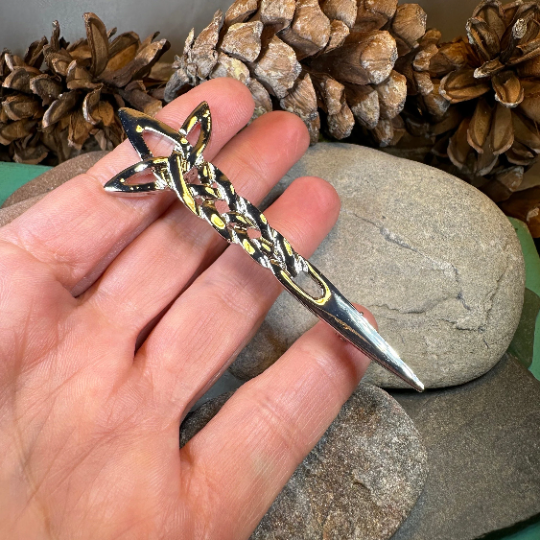 Classic Celtic Knot Kilt Pin