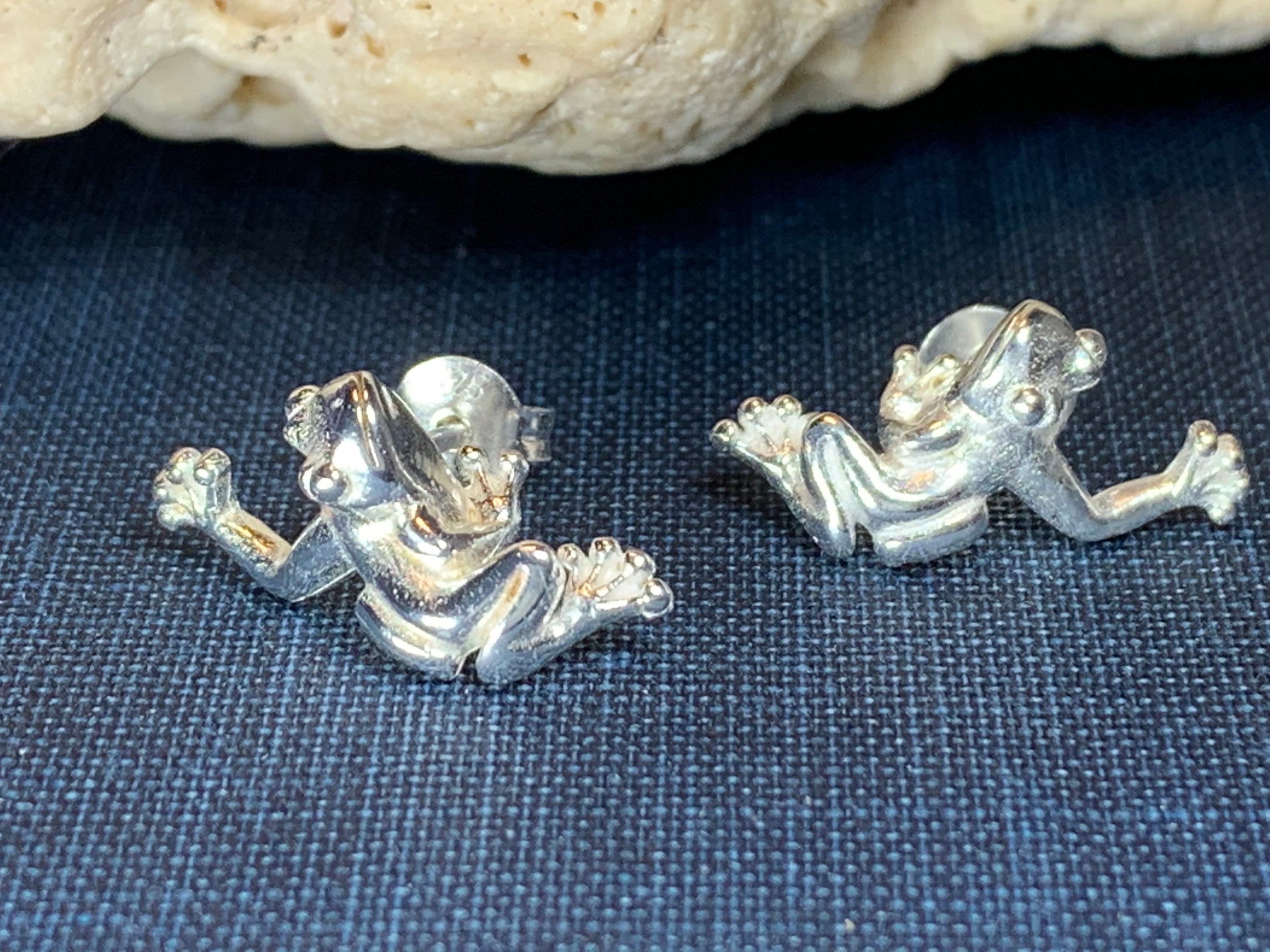 Sásta Frog Earrings