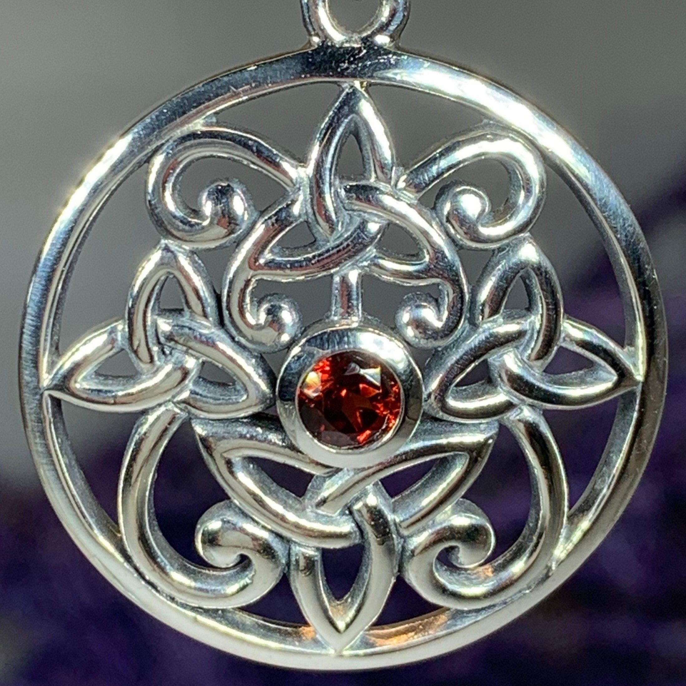 Oifa Trinity Knot Necklace