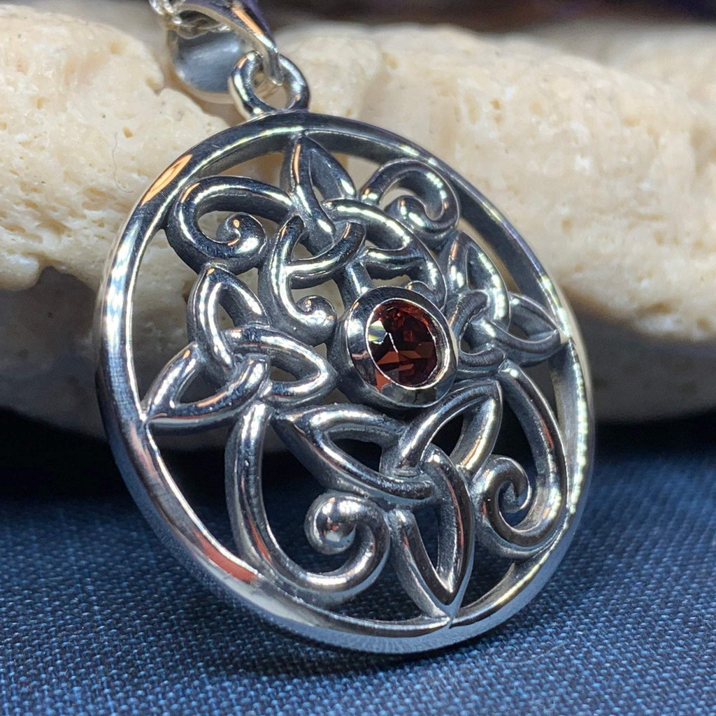 Oifa Trinity Knot Necklace