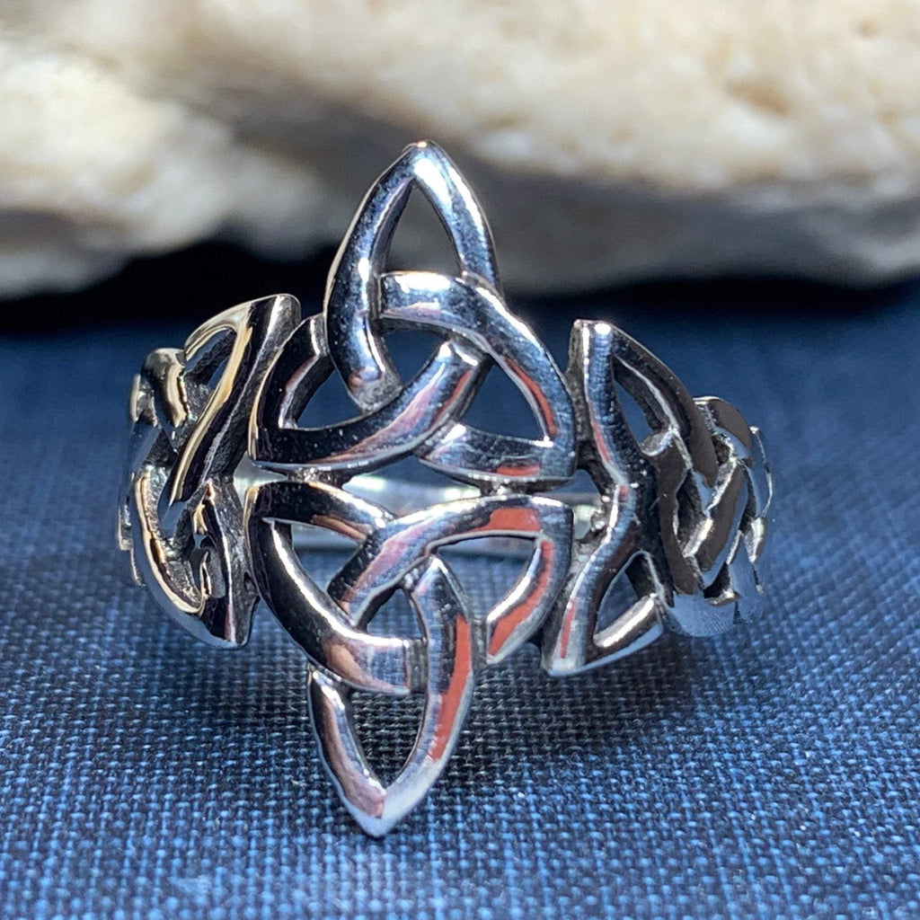 Double Trinity Knot Ring