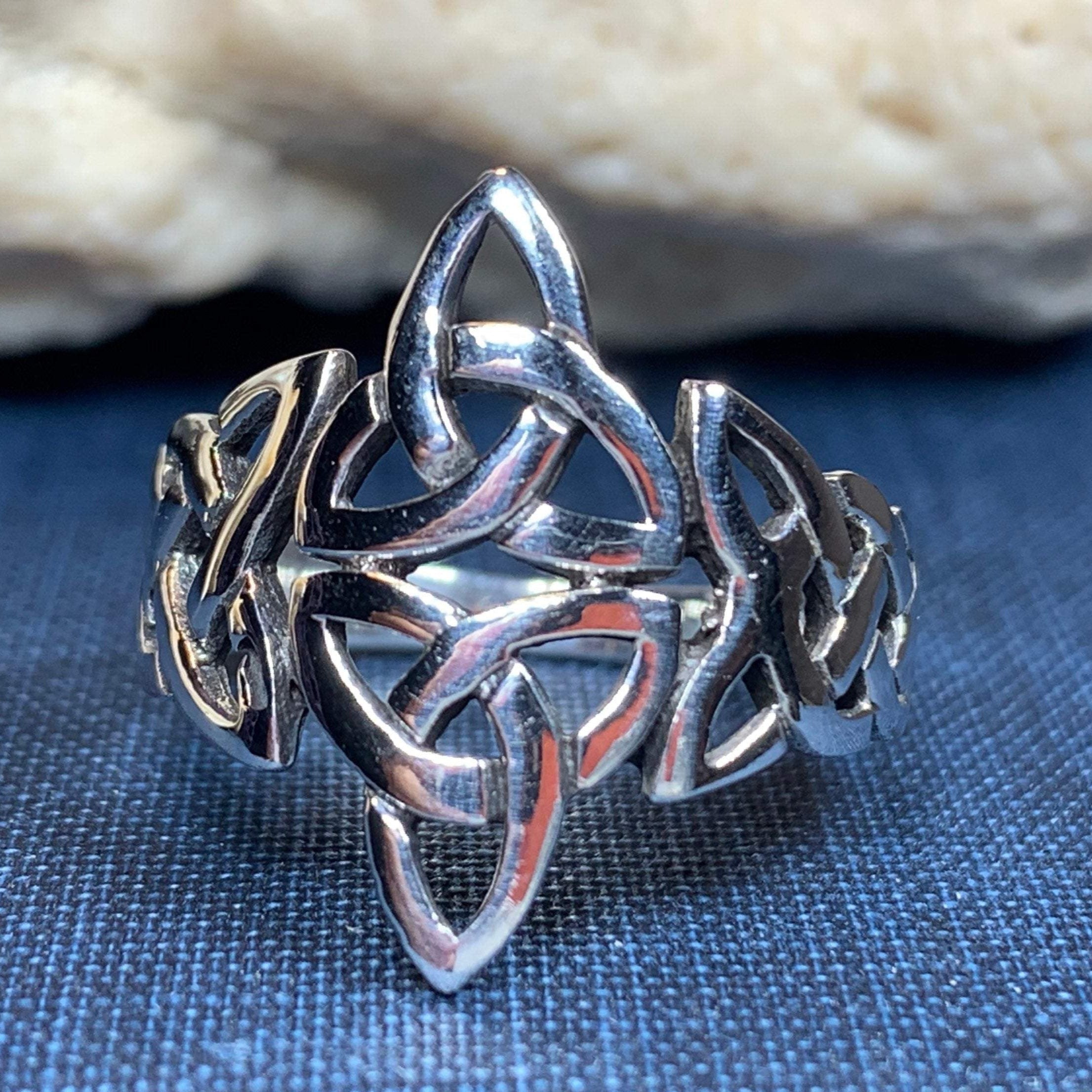 Double Trinity Knot Ring