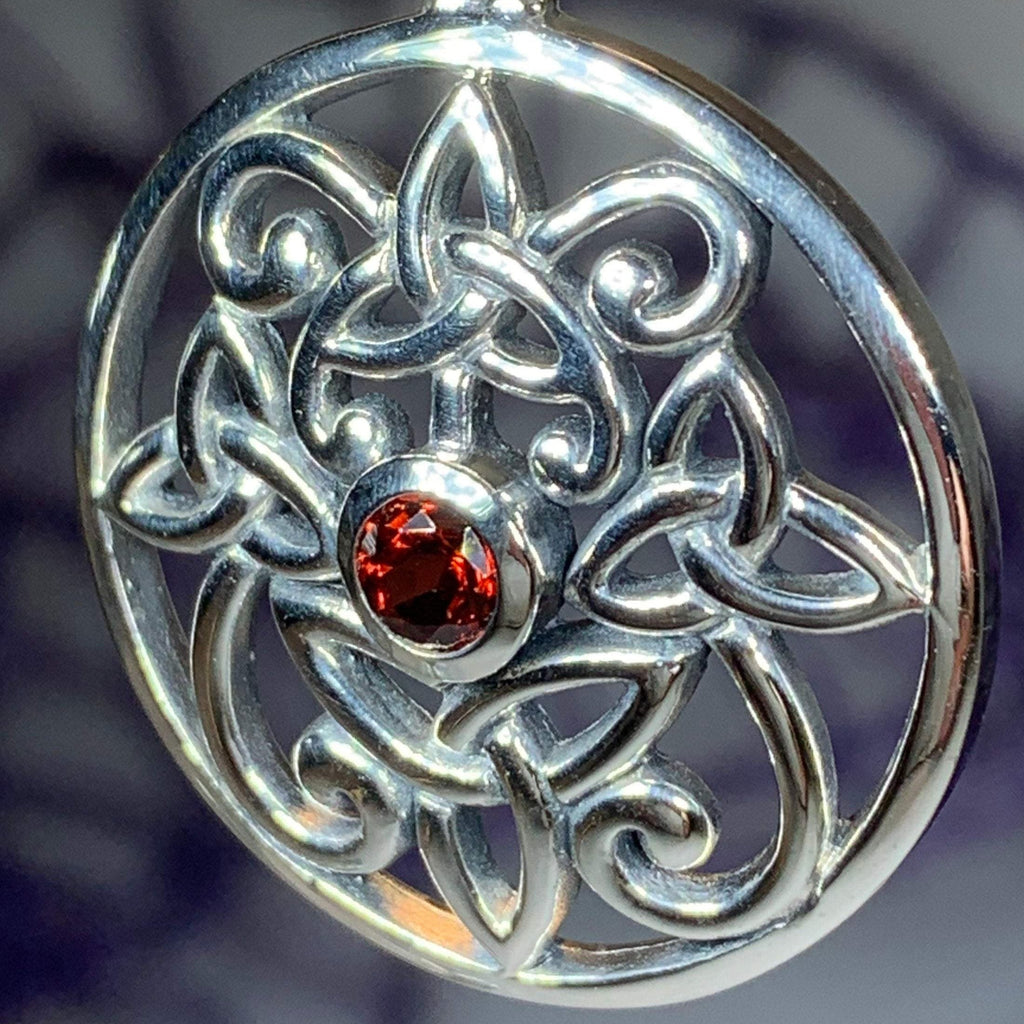 Oifa Trinity Knot Necklace