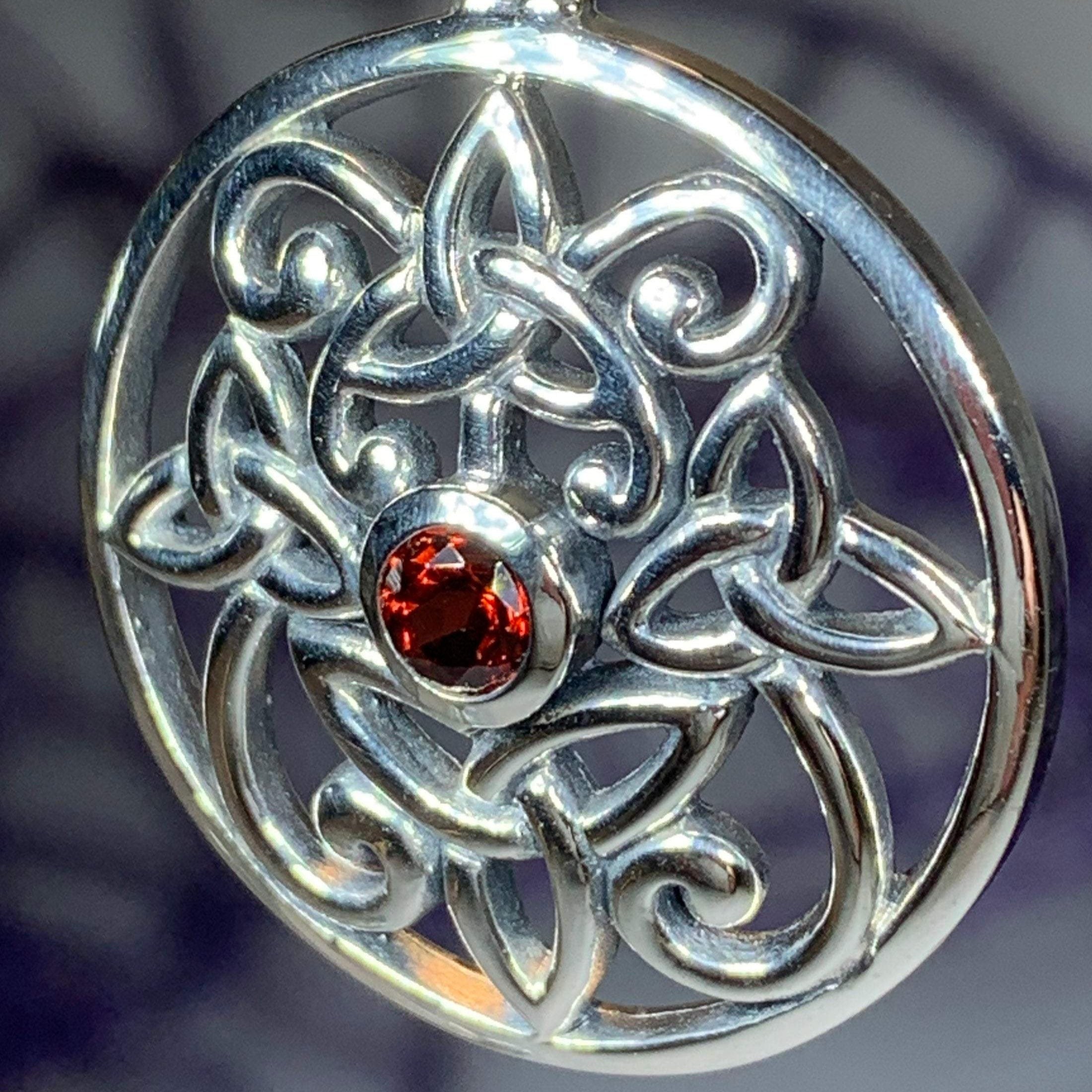 Oifa Trinity Knot Necklace