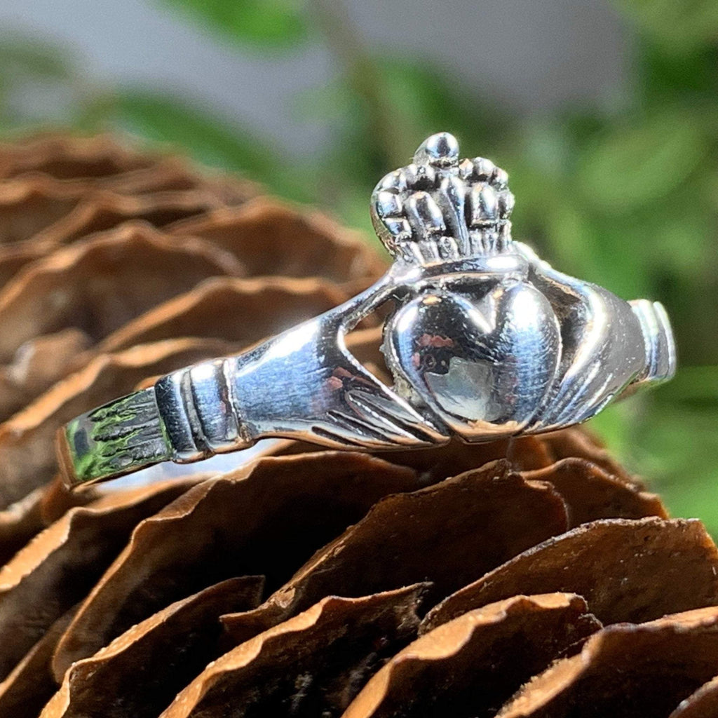 Clara Claddagh Ring