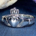 Clara Claddagh Ring