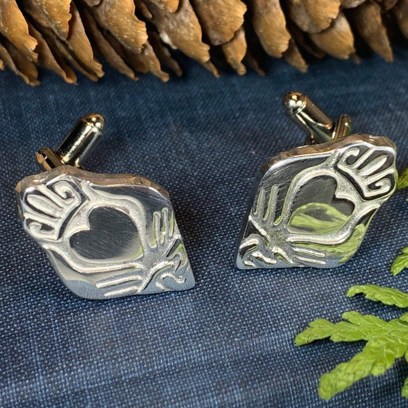 Modern Claddagh Cuff Links