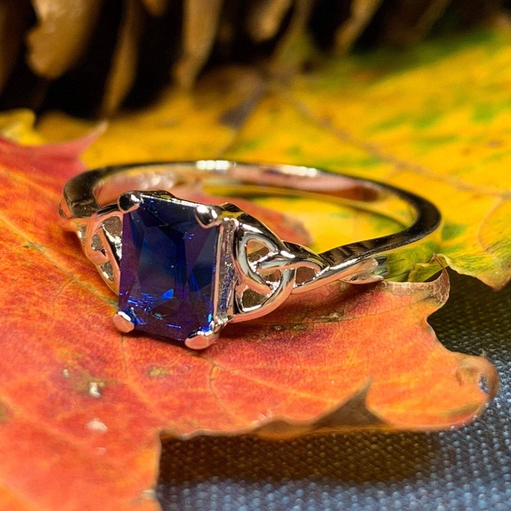 Solitaire Celtic Knot Ring