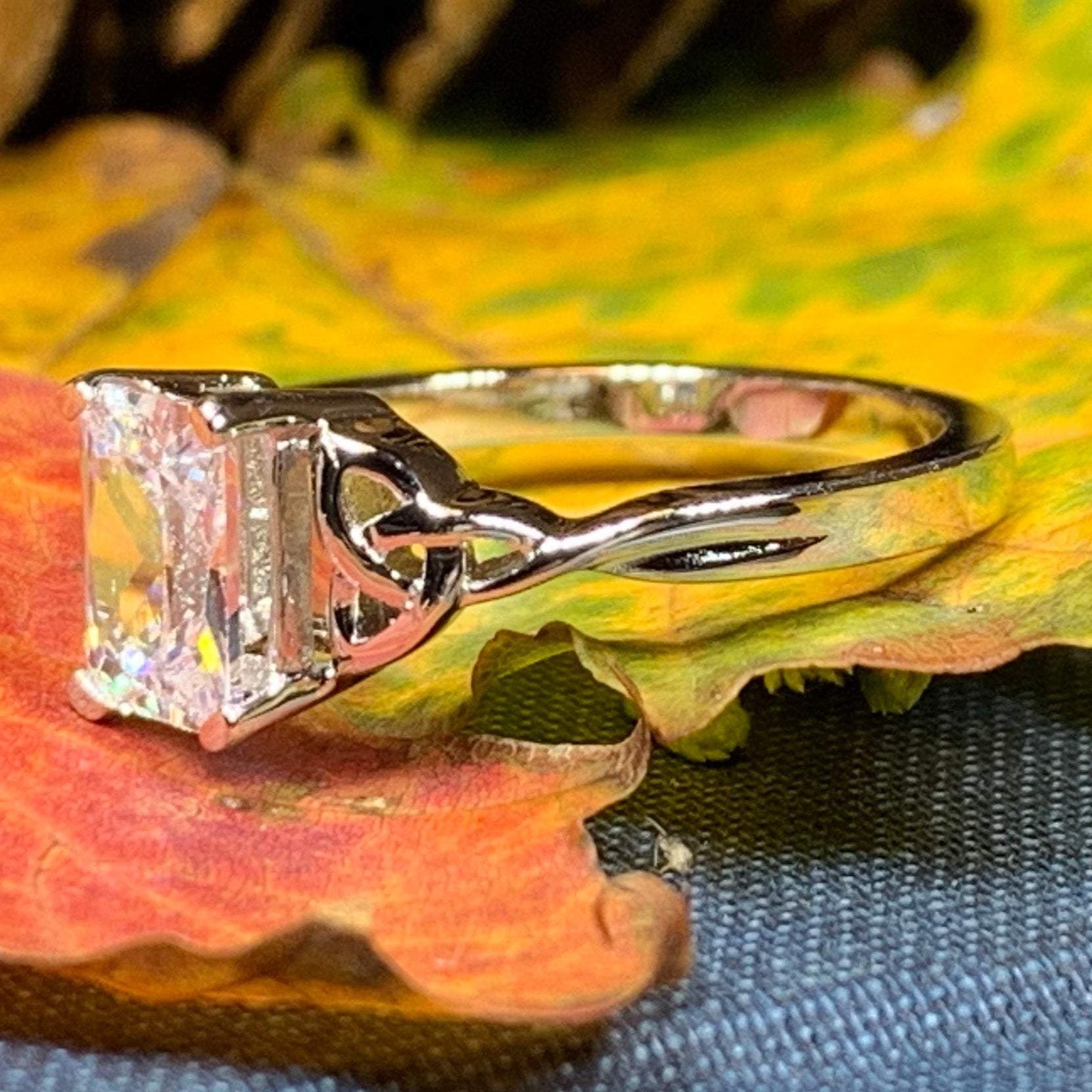 Solitaire Celtic Knot Ring