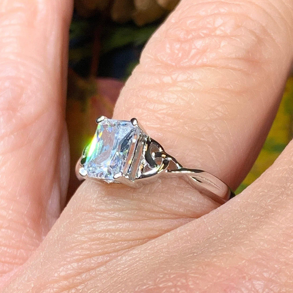 Solitaire Celtic Knot Ring