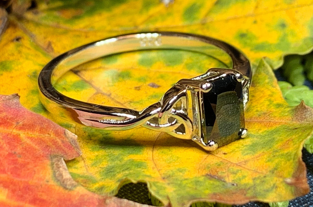 Solitaire Celtic Knot Ring