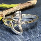 Echo Trinity Knot Ring