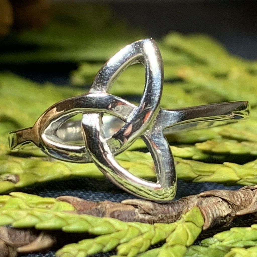 Echo Trinity Knot Ring