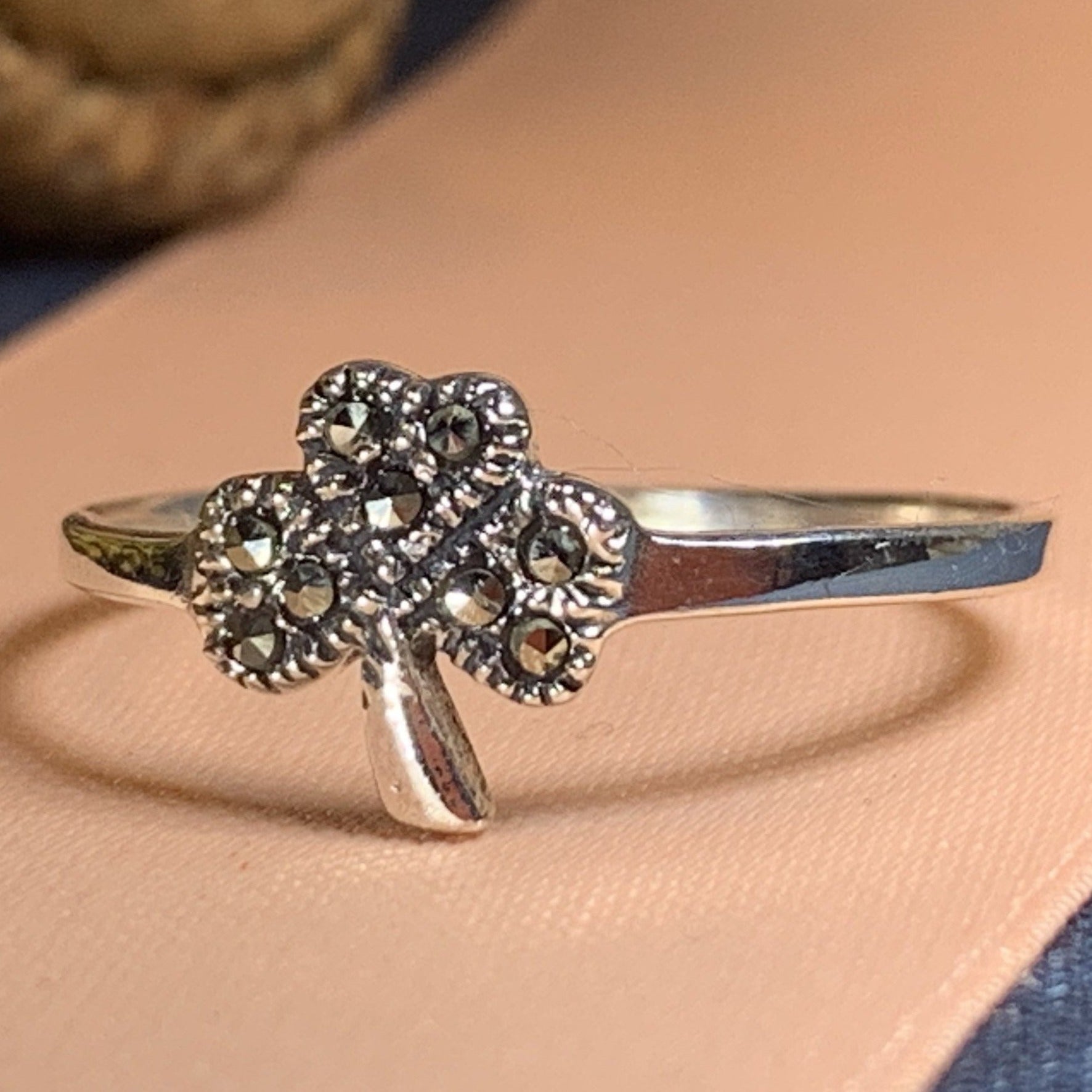 Fáilte Shamrock Ring