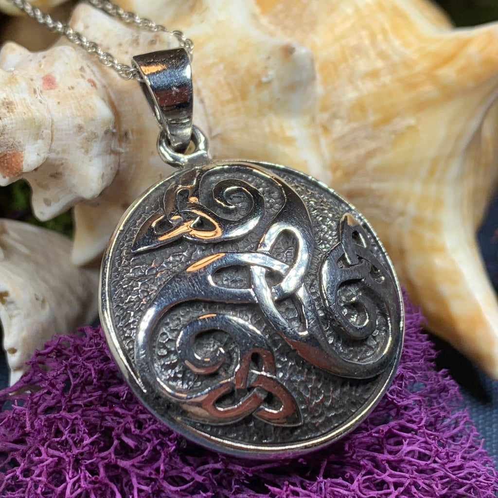 Mochán Celtic Knot Necklace