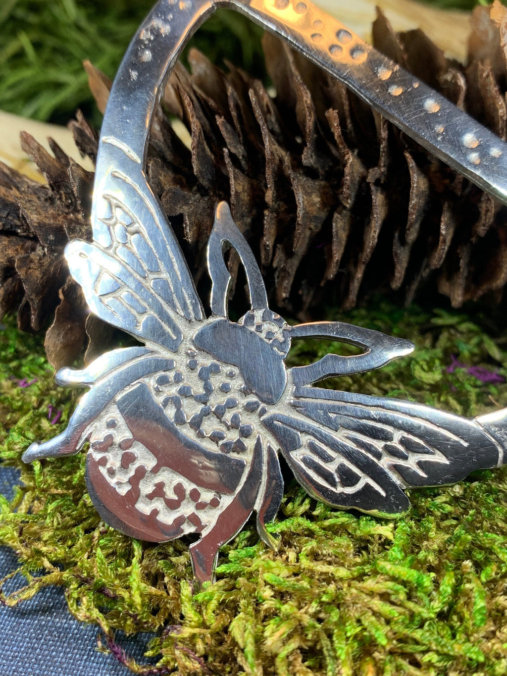 Bonnie Bee Scarf Ring