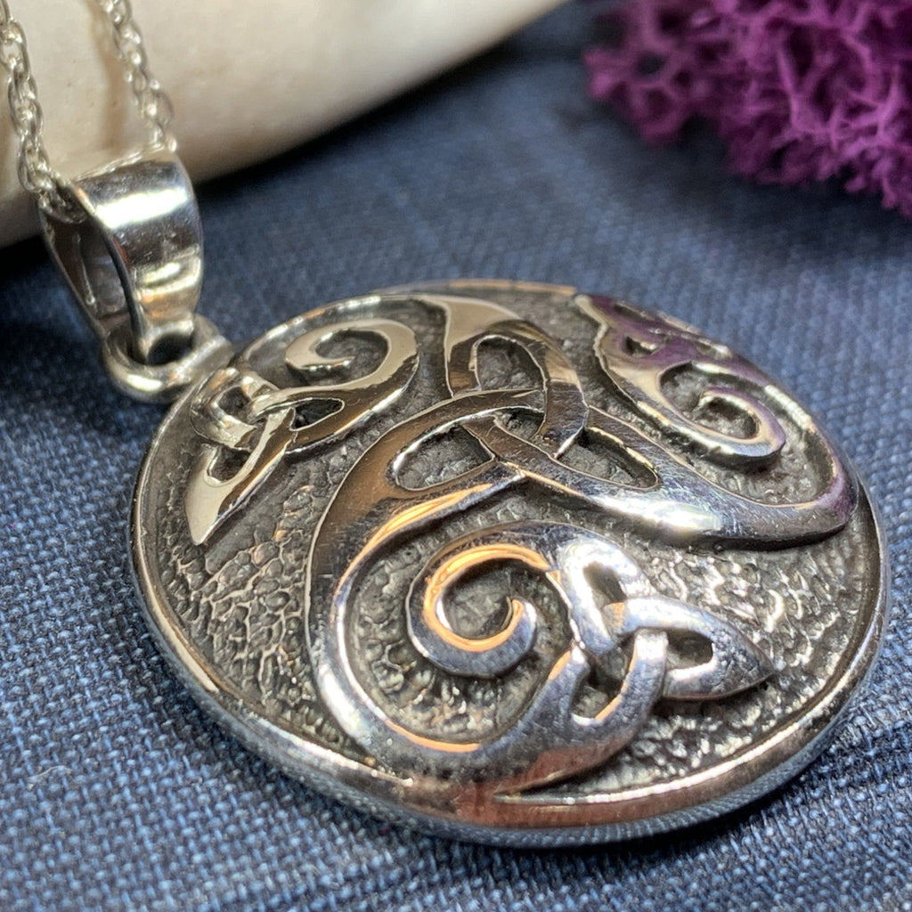 Mochán Celtic Knot Necklace