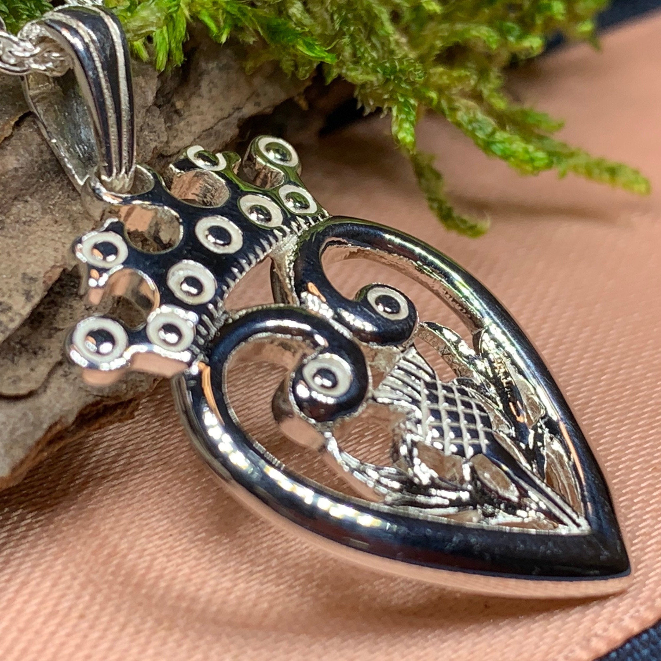 Regal Thistle Luckenbooth Necklace