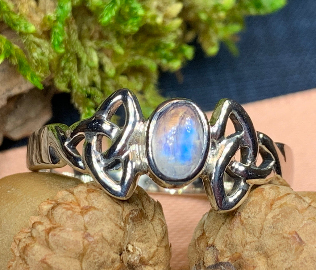 Damask Trinity Knot Ring