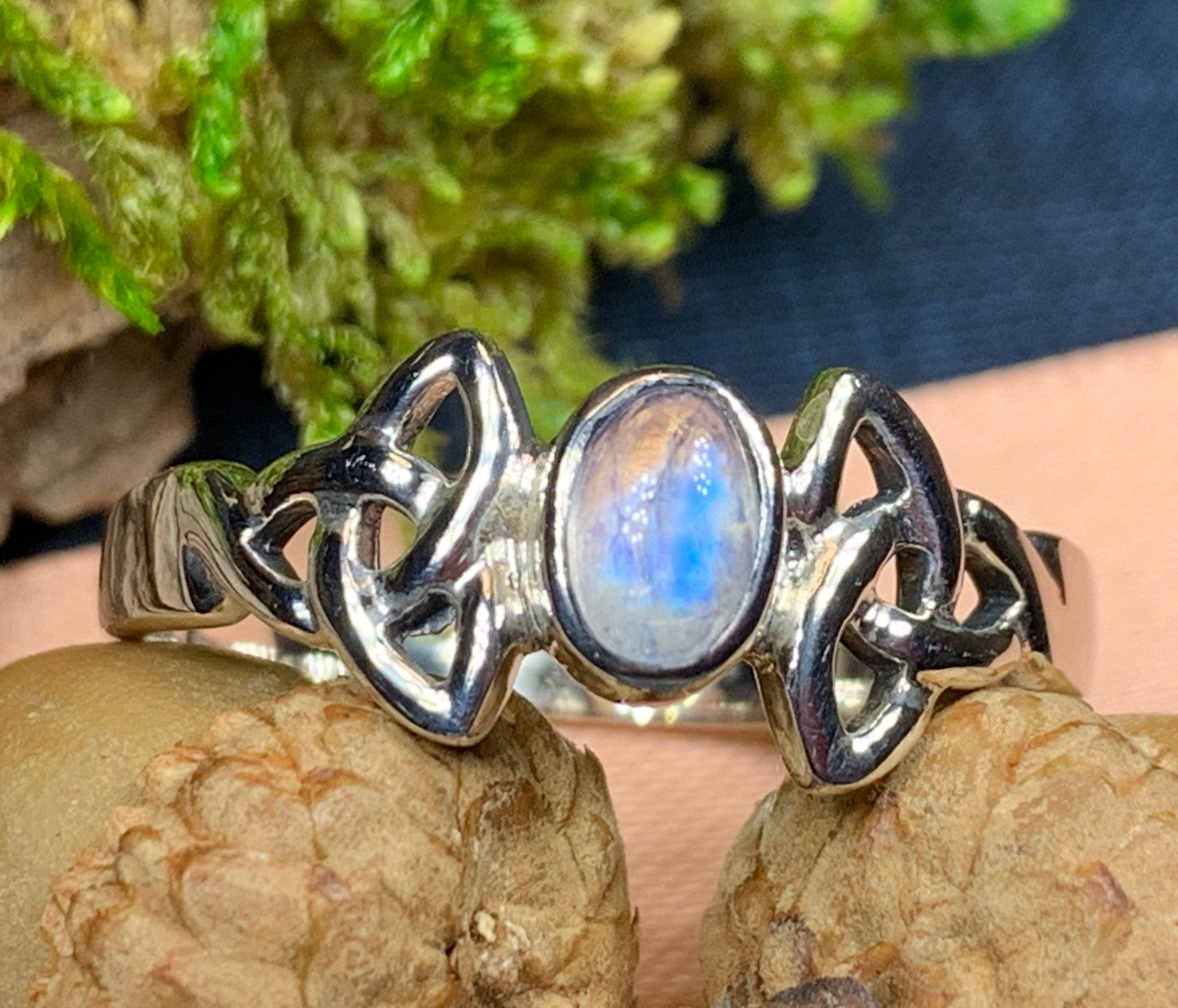 Damask Trinity Knot Ring