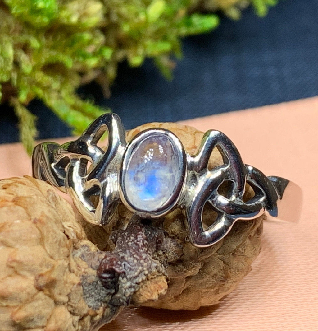 Damask Trinity Knot Ring