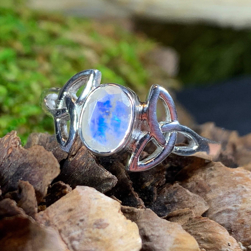 Cordelia Trinity Knot Ring