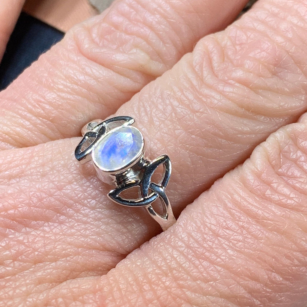 Cordelia Trinity Knot Ring