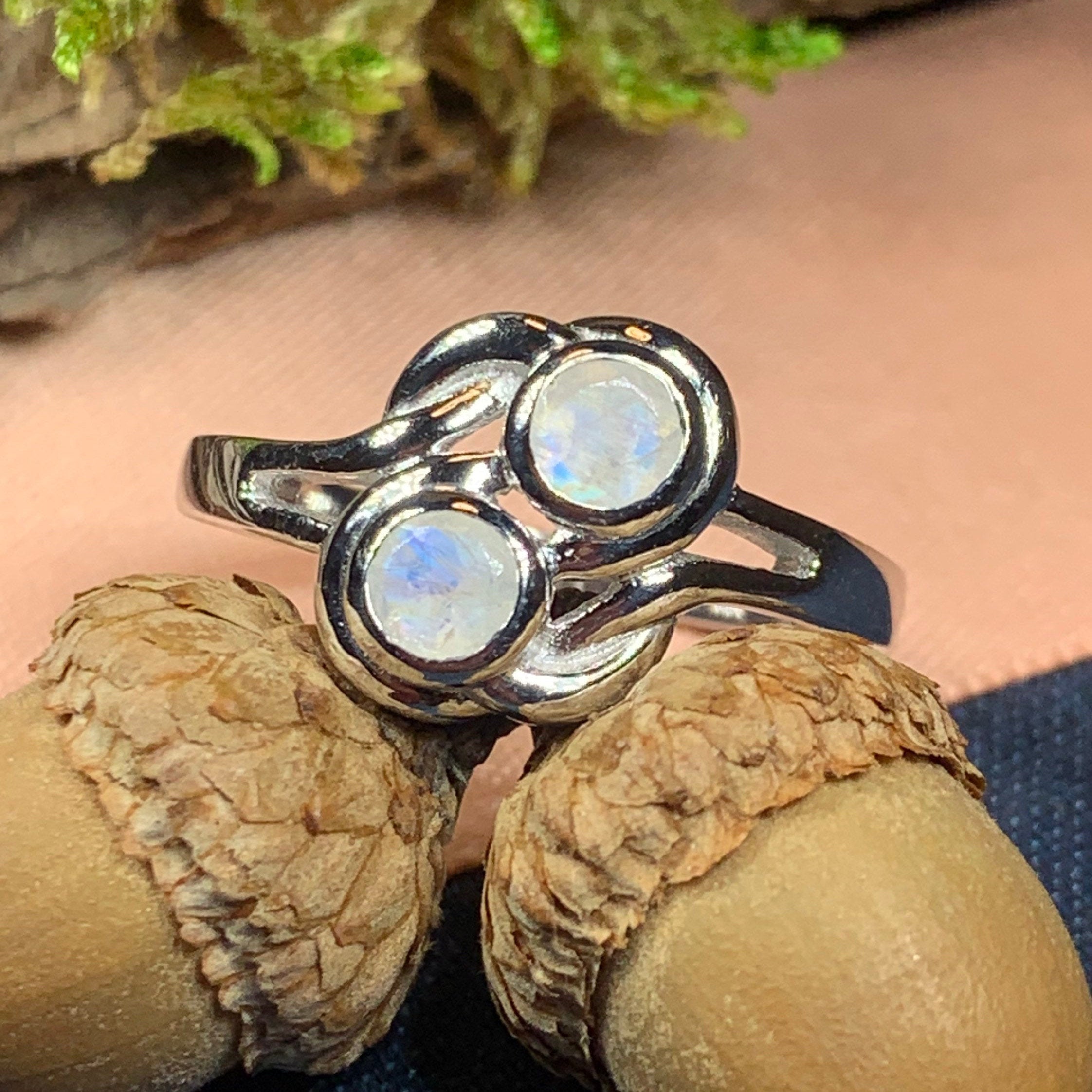 Goldevia Moonstone Ring