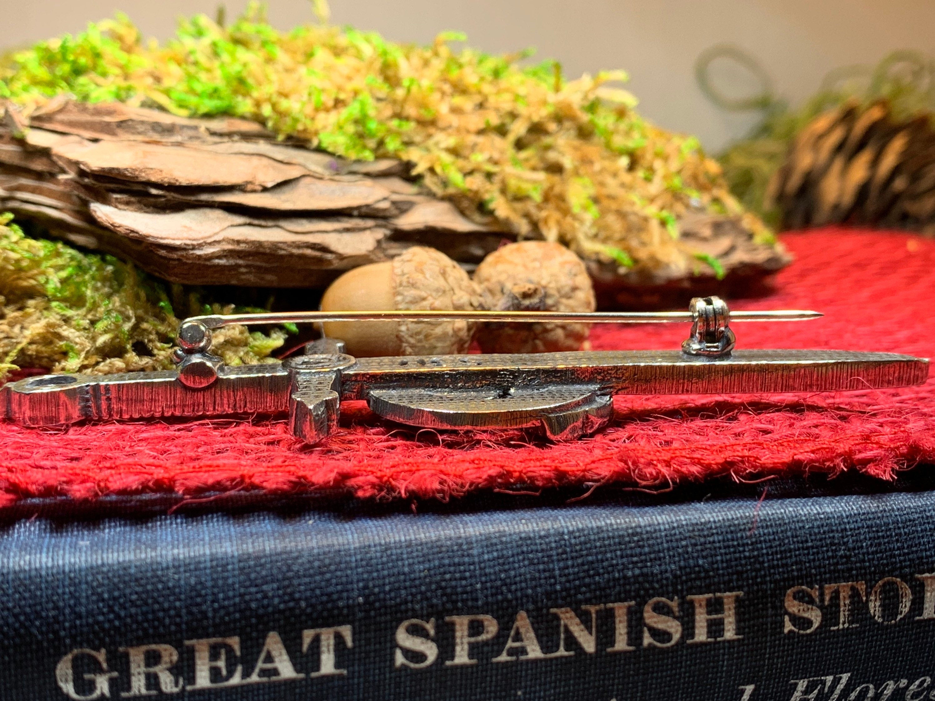 Irish Shamrock & Claddagh Kilt Pin