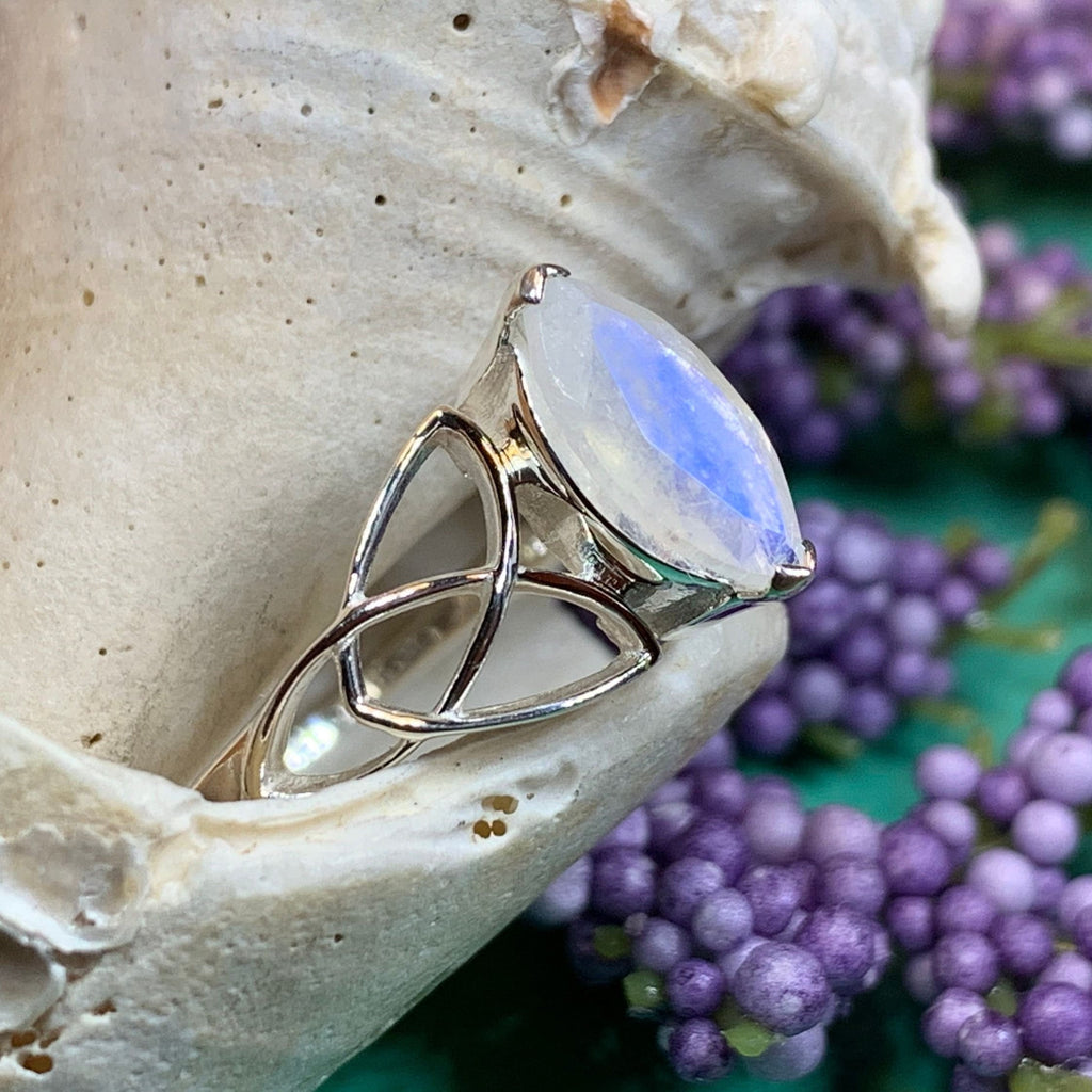 Esmeralda Celtic Knot Ring