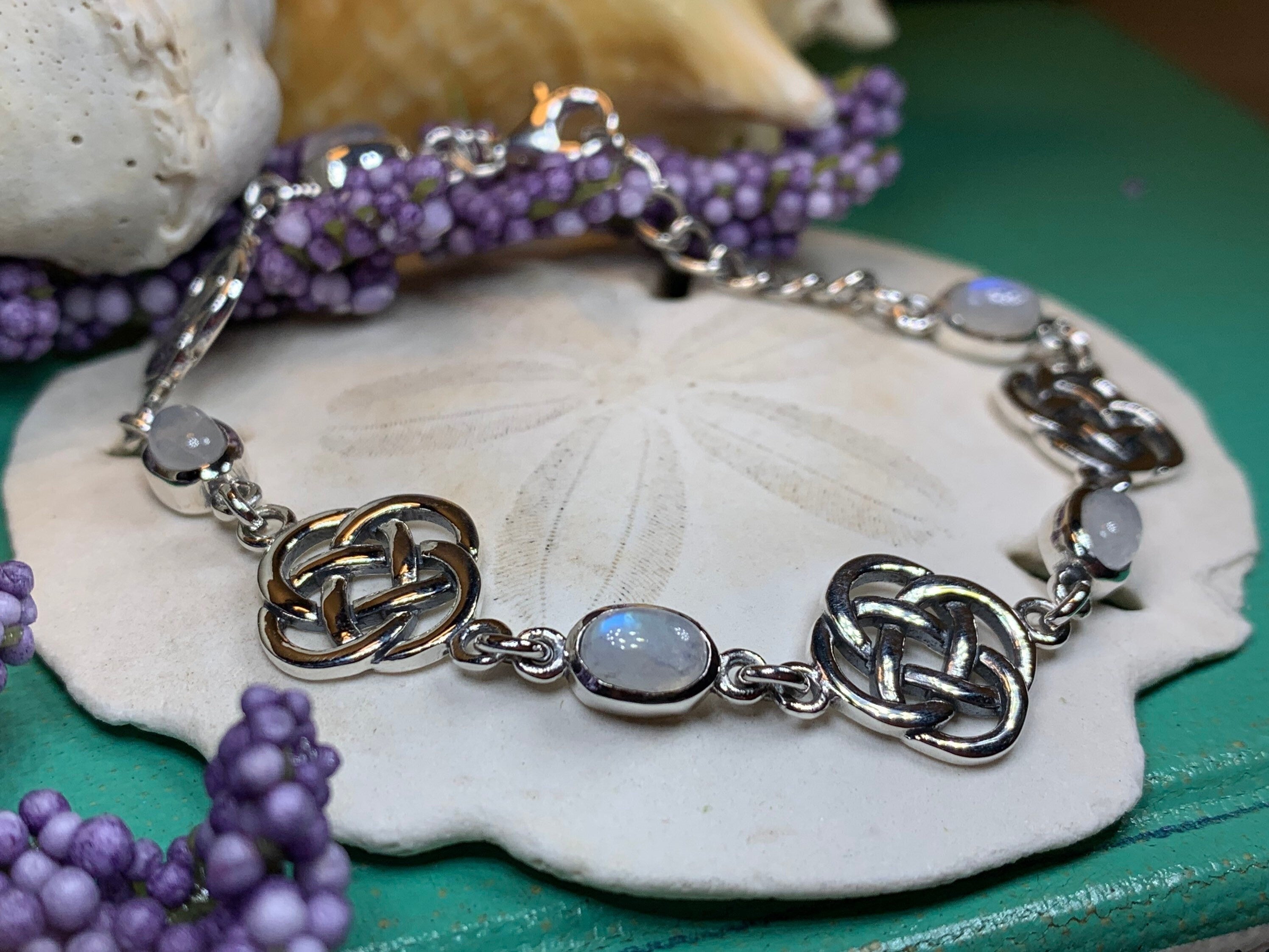 Dara Knot Gemstone Bracelet