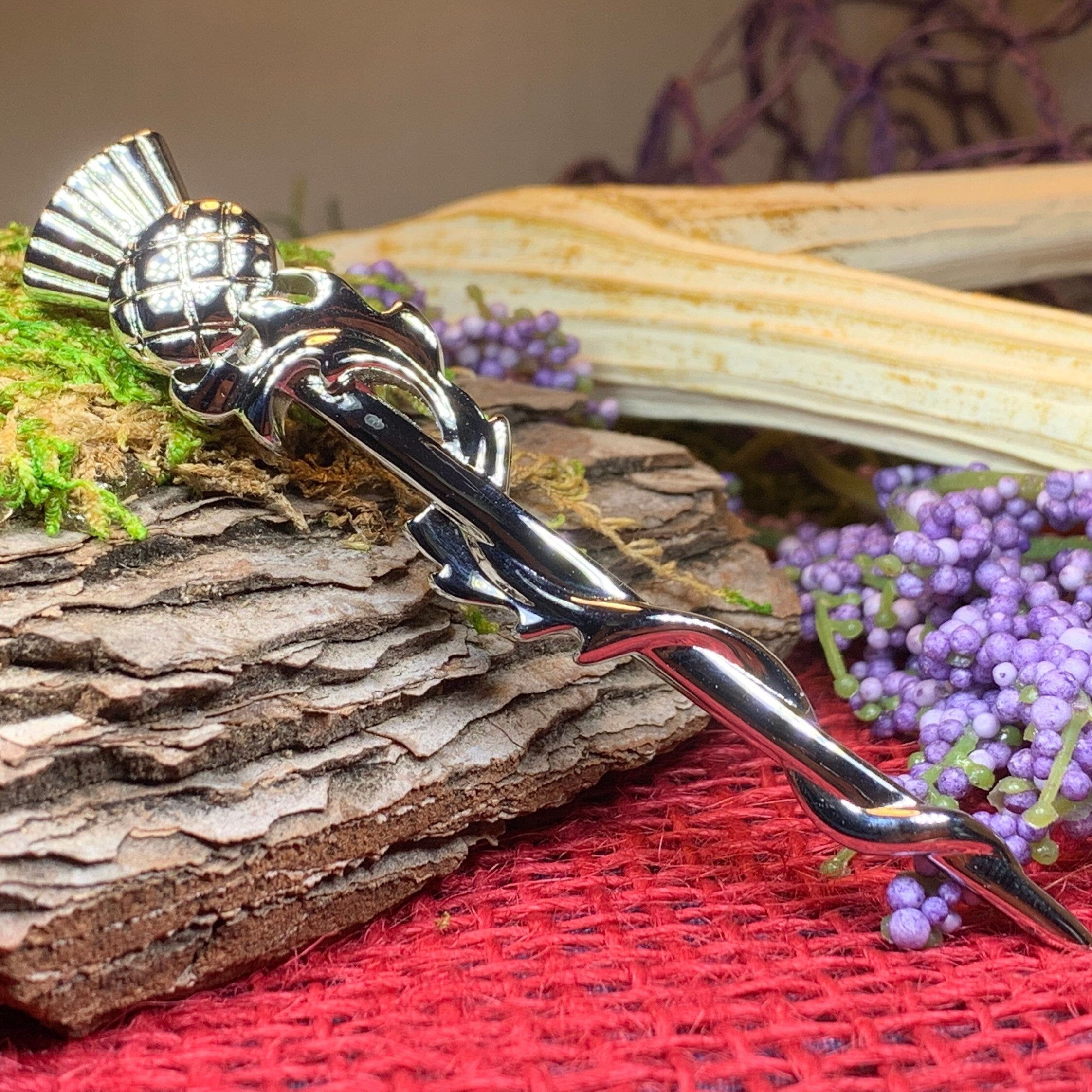 Scrolling Leaf Thistle Kilt Pin