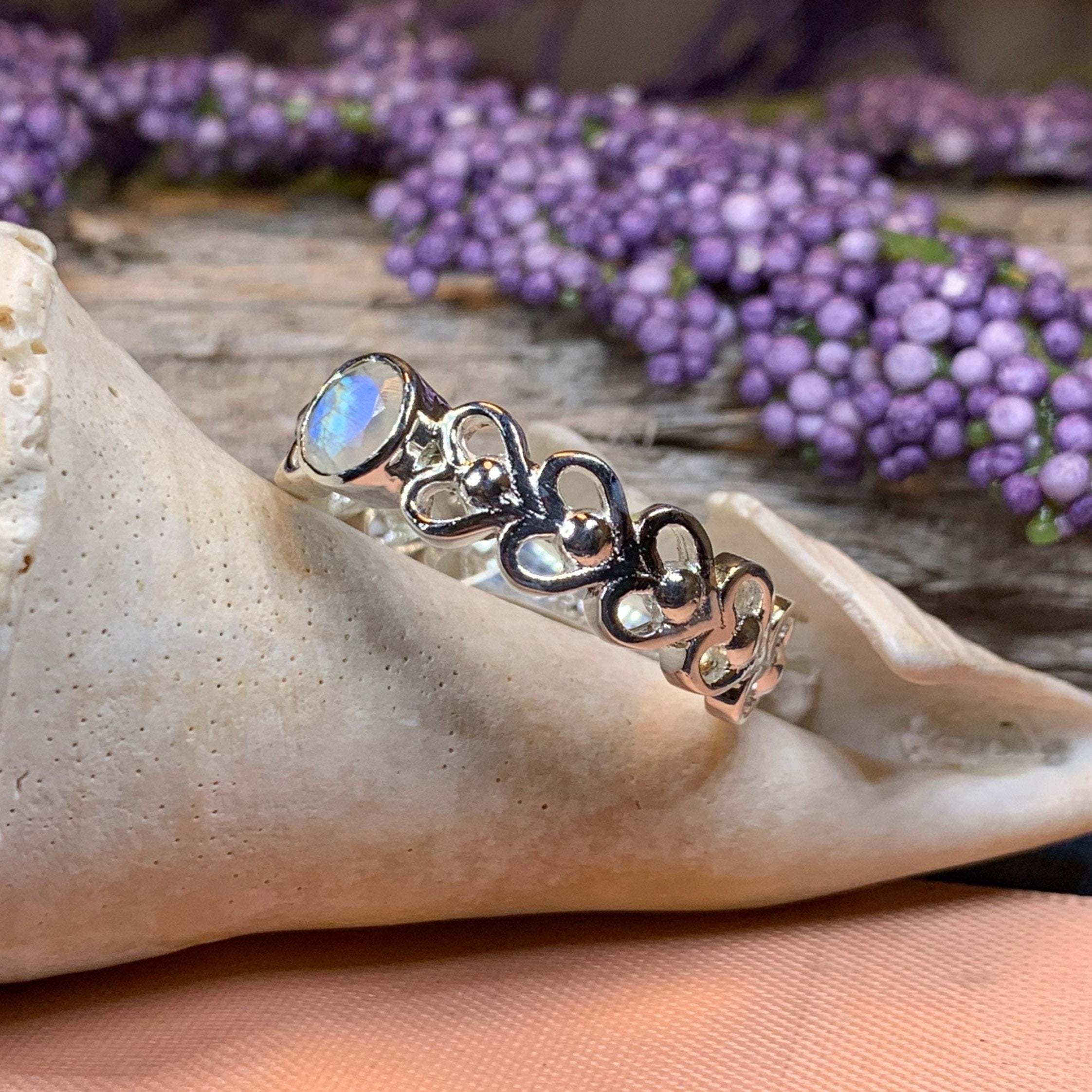 Jarida Celtic Love Knot Ring