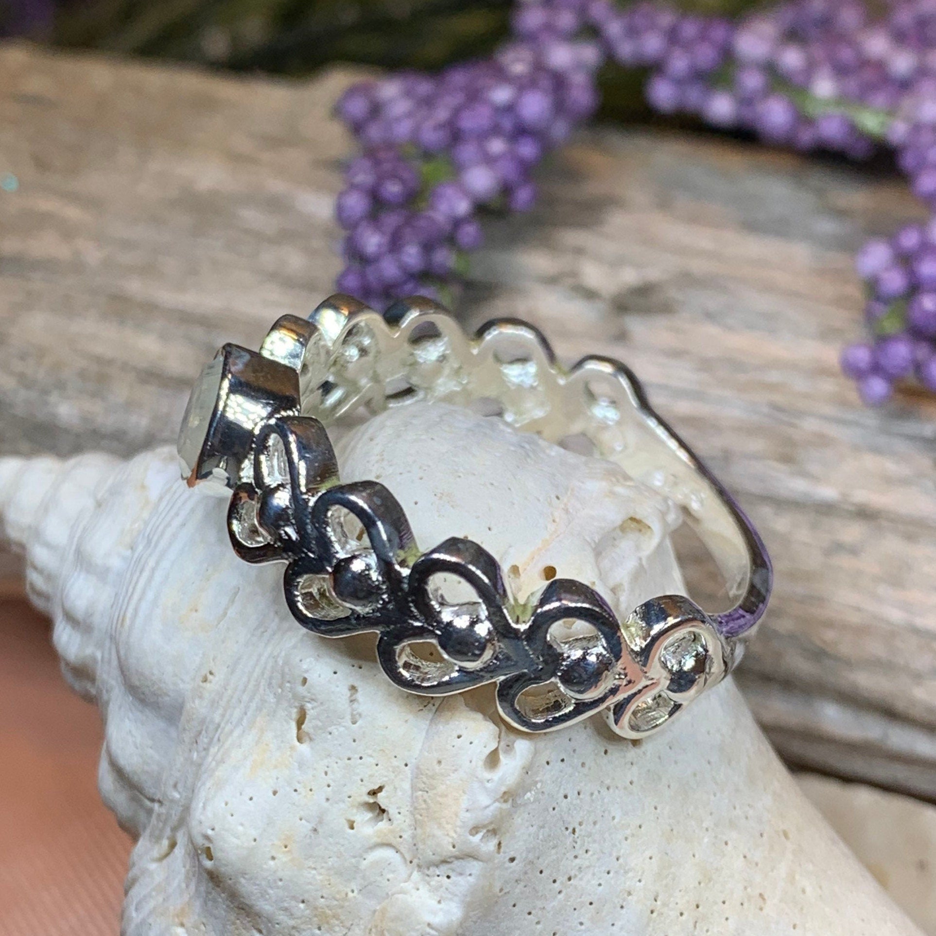 Jarida Celtic Love Knot Ring