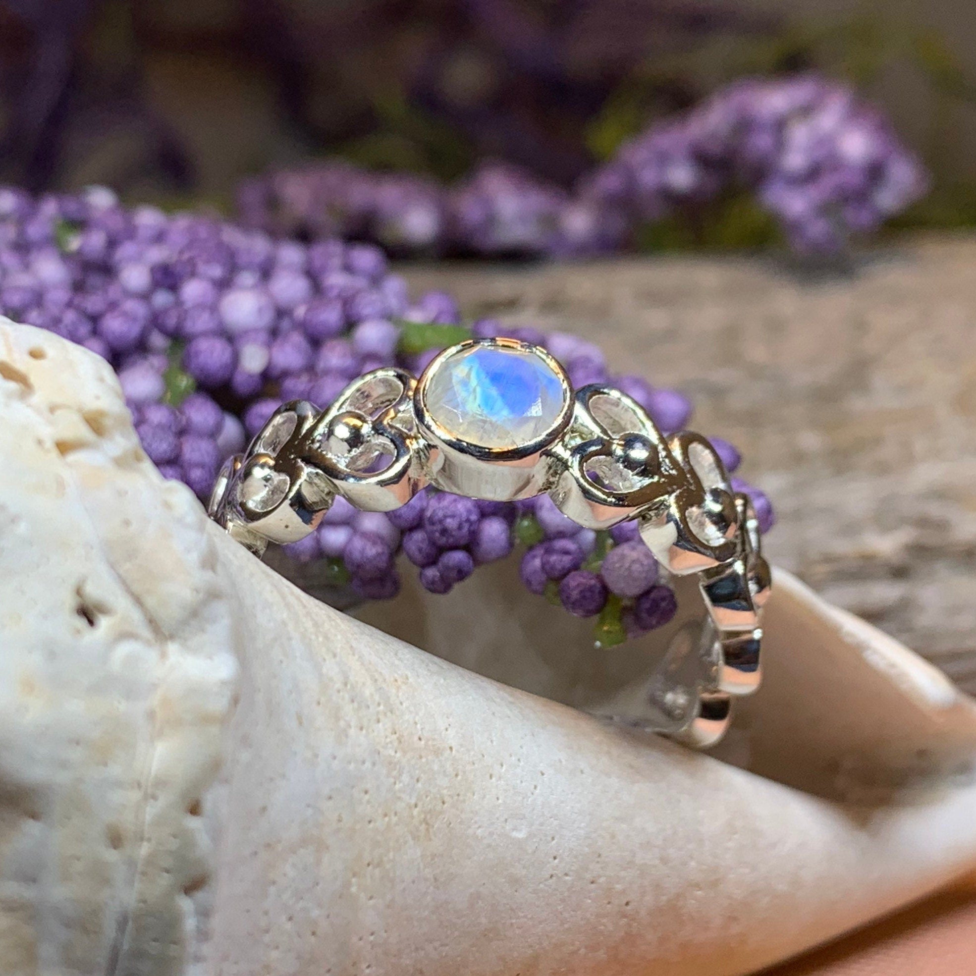 Jarida Celtic Love Knot Ring