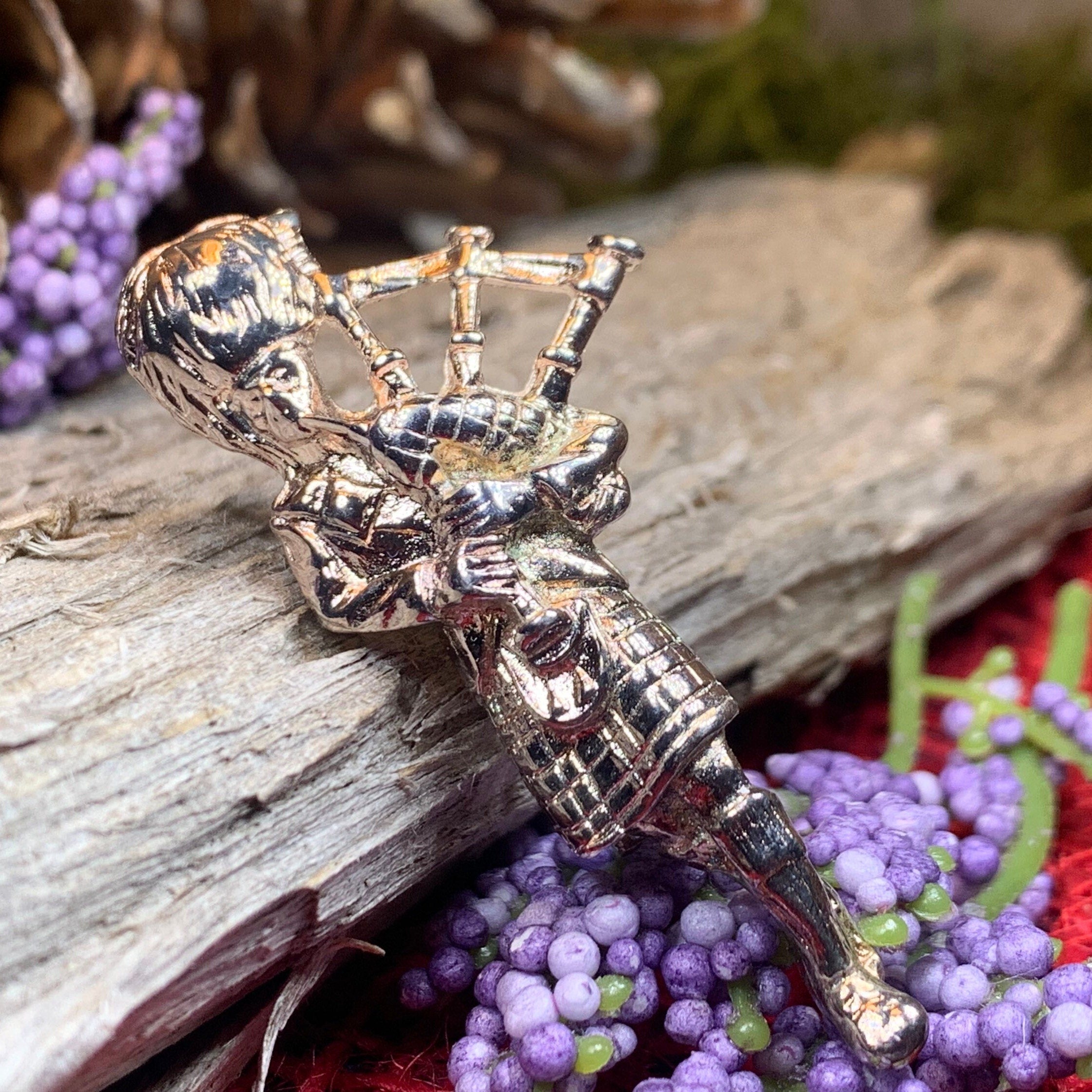 Royal Bagpiper Brooch