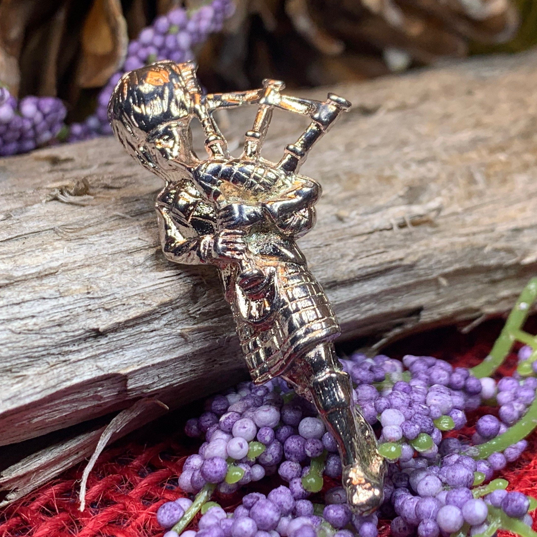 Royal Bagpiper Brooch