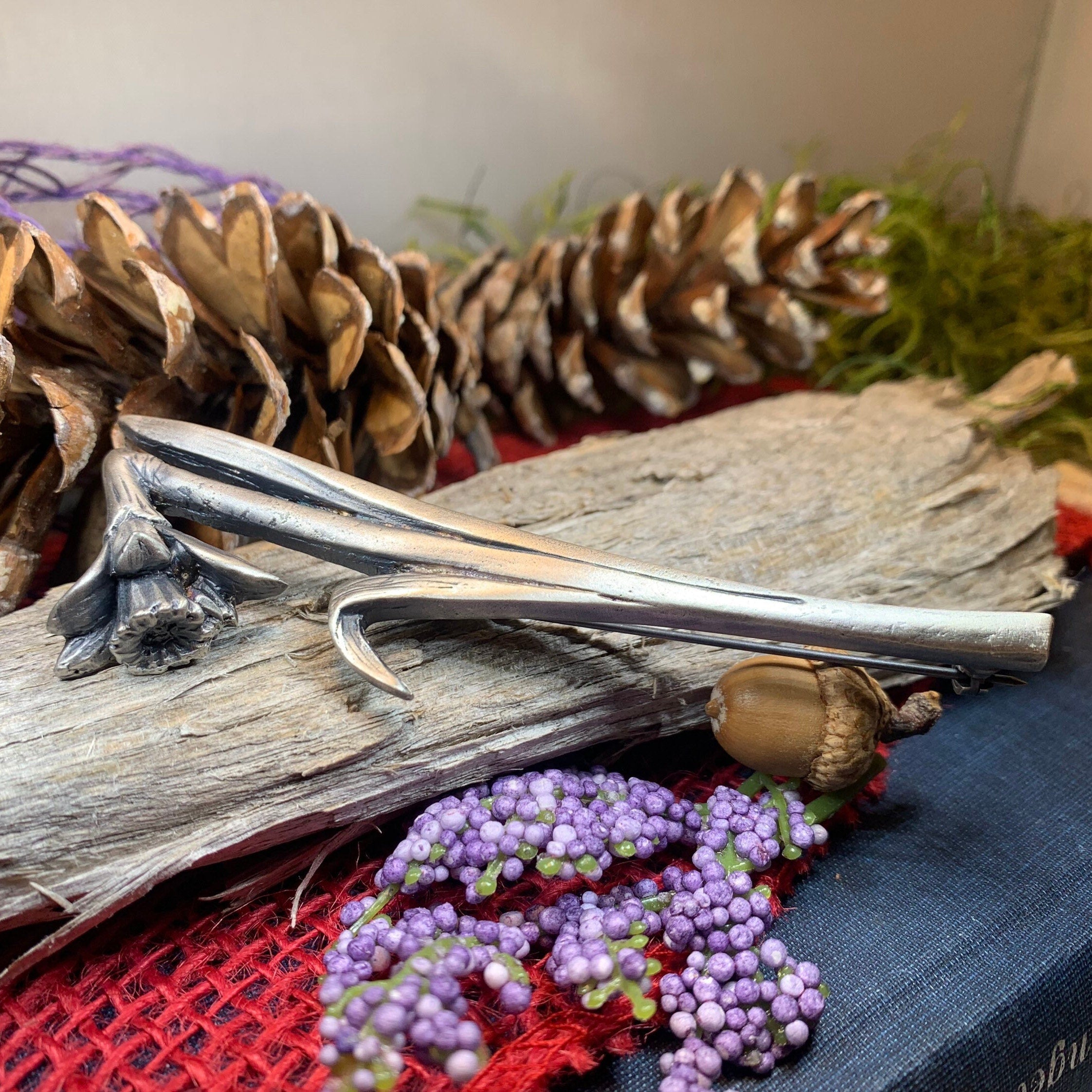 Delwyn Daffodil Kilt Pin