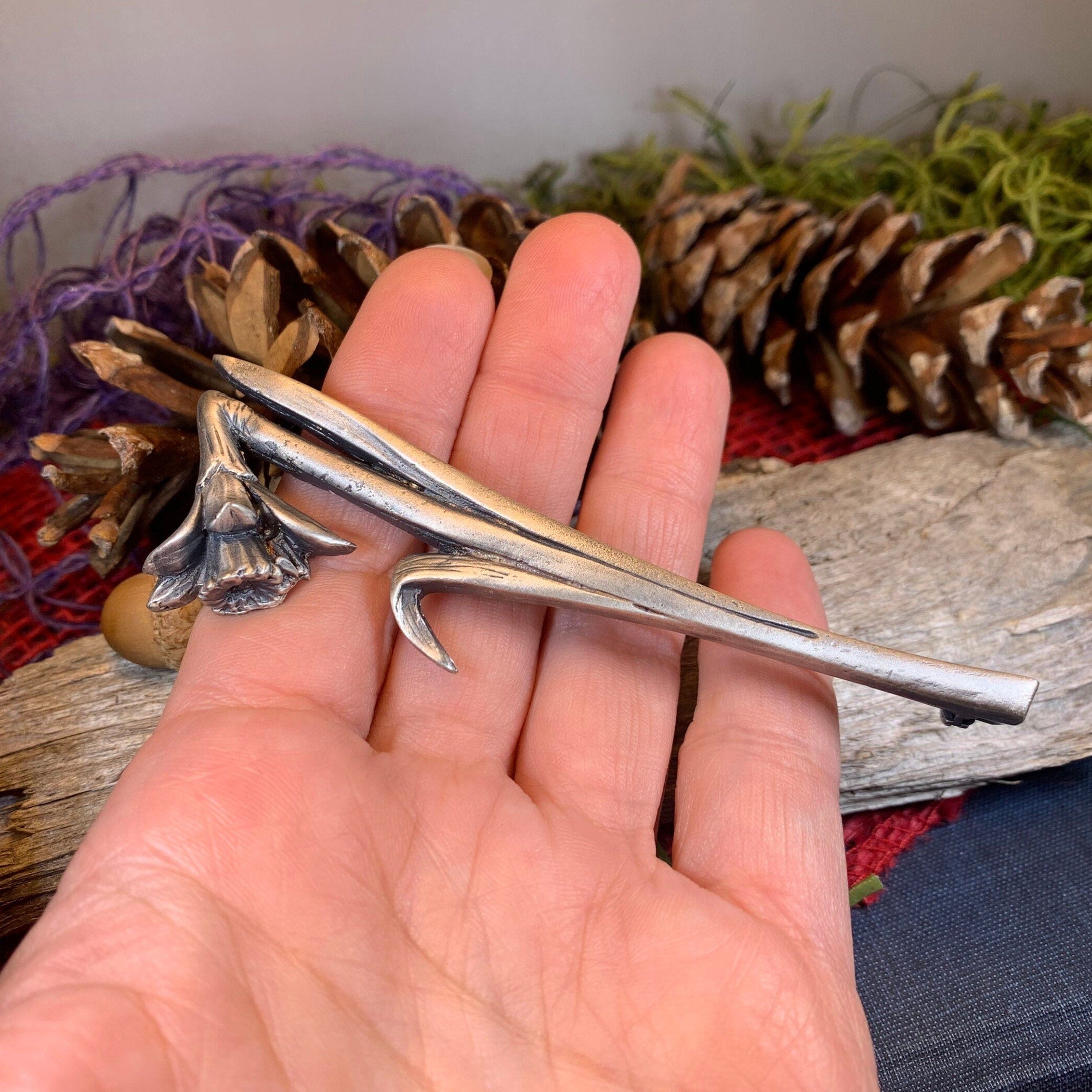 Delwyn Daffodil Kilt Pin