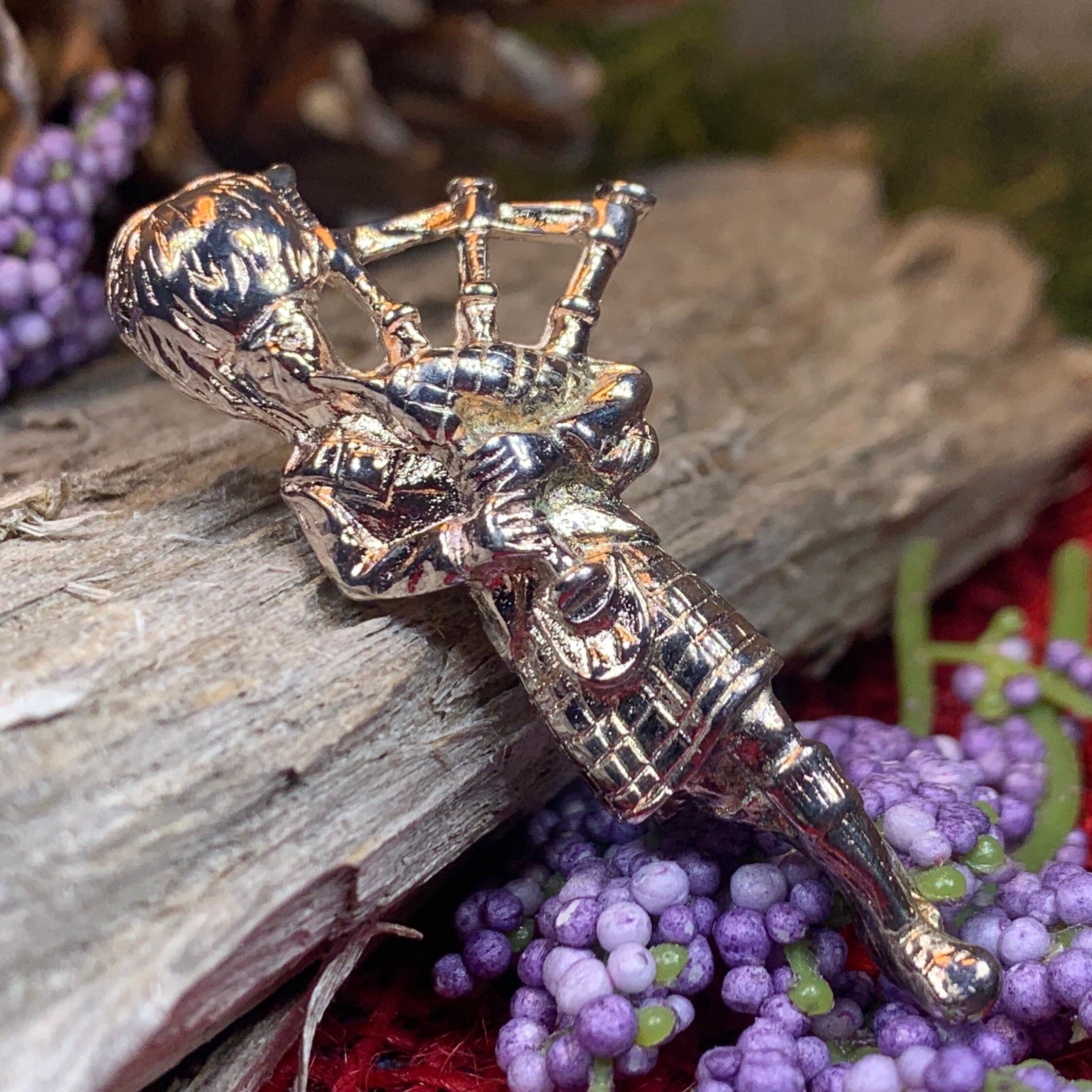 Royal Bagpiper Brooch
