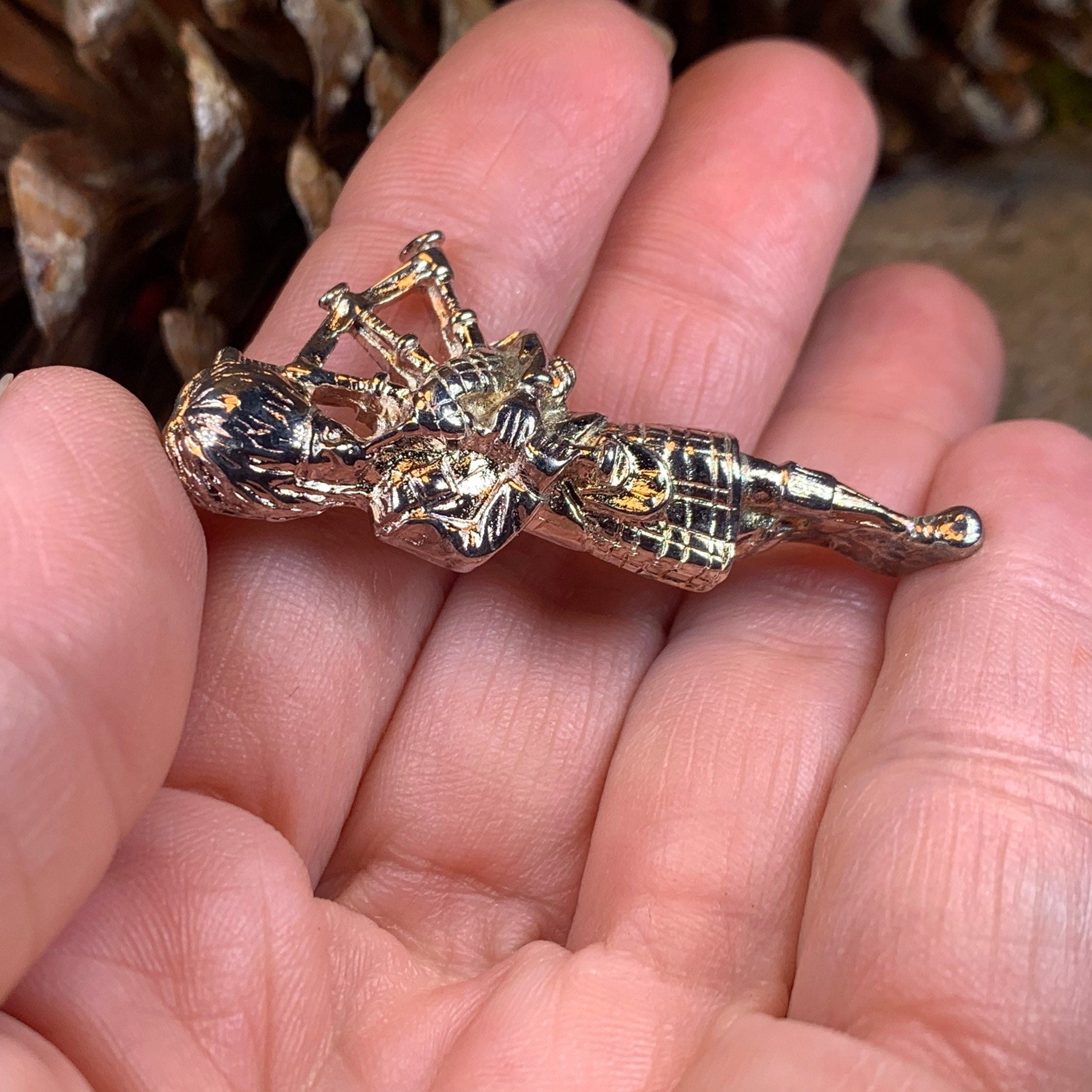Royal Bagpiper Brooch