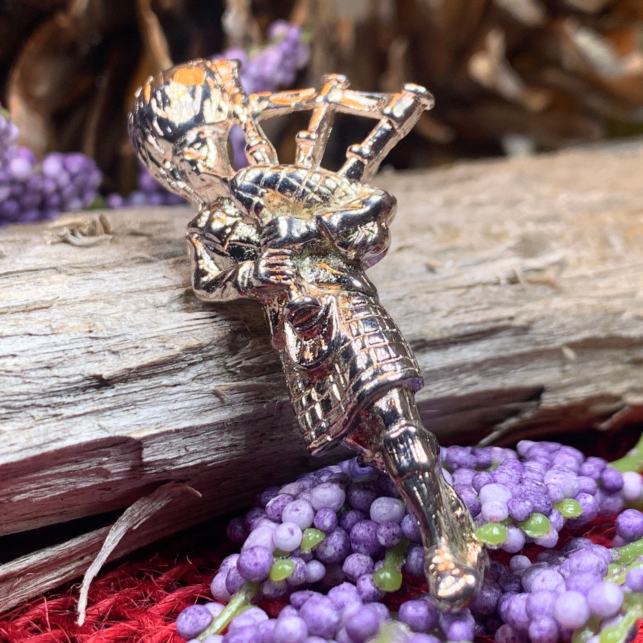 Royal Bagpiper Brooch
