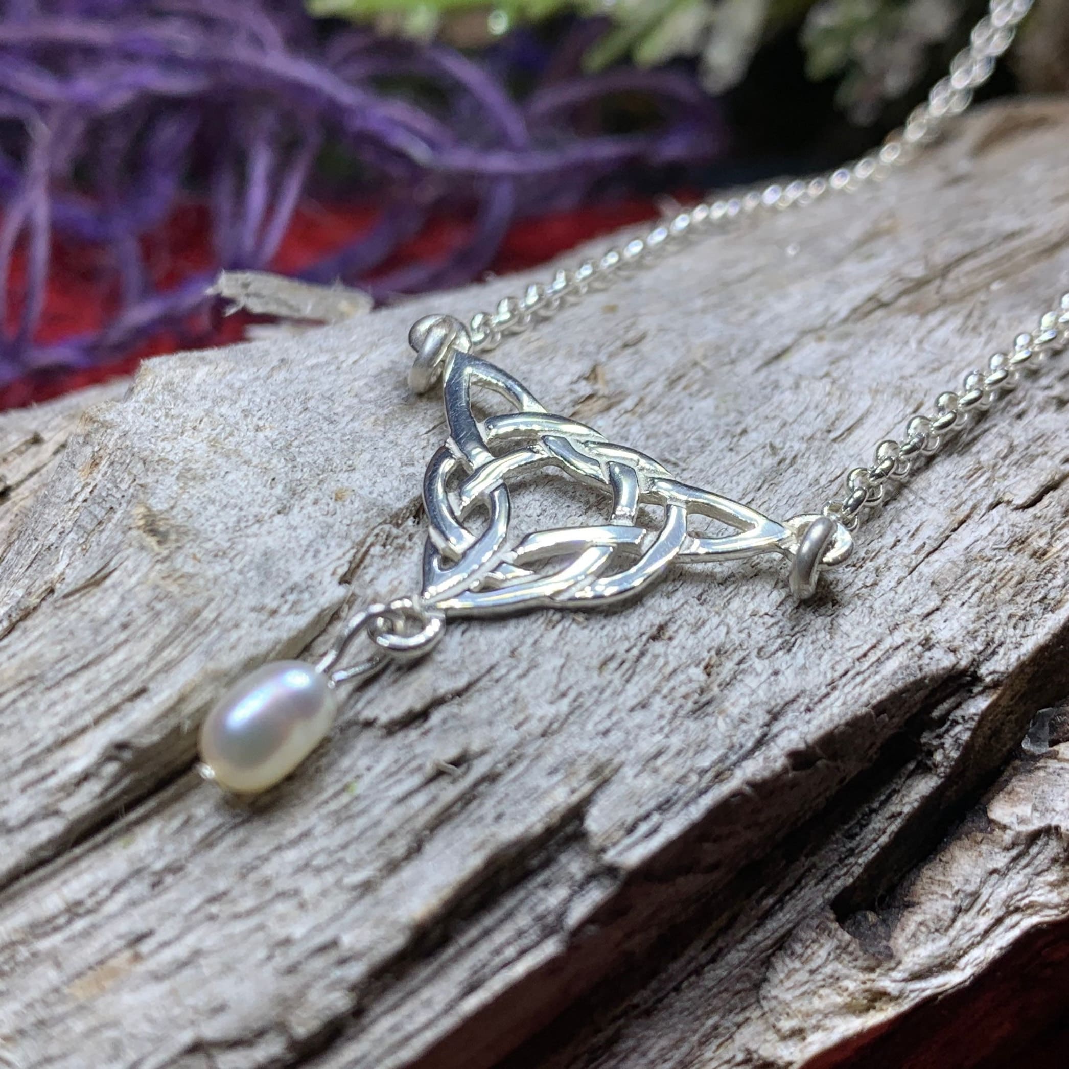 Neamhnaid Celtic Knot Pearl Necklace