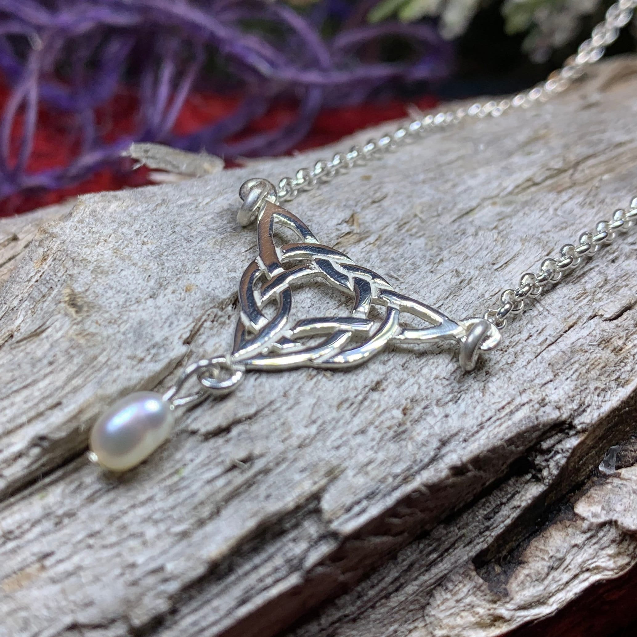 Neamhnaid Celtic Knot Pearl Necklace