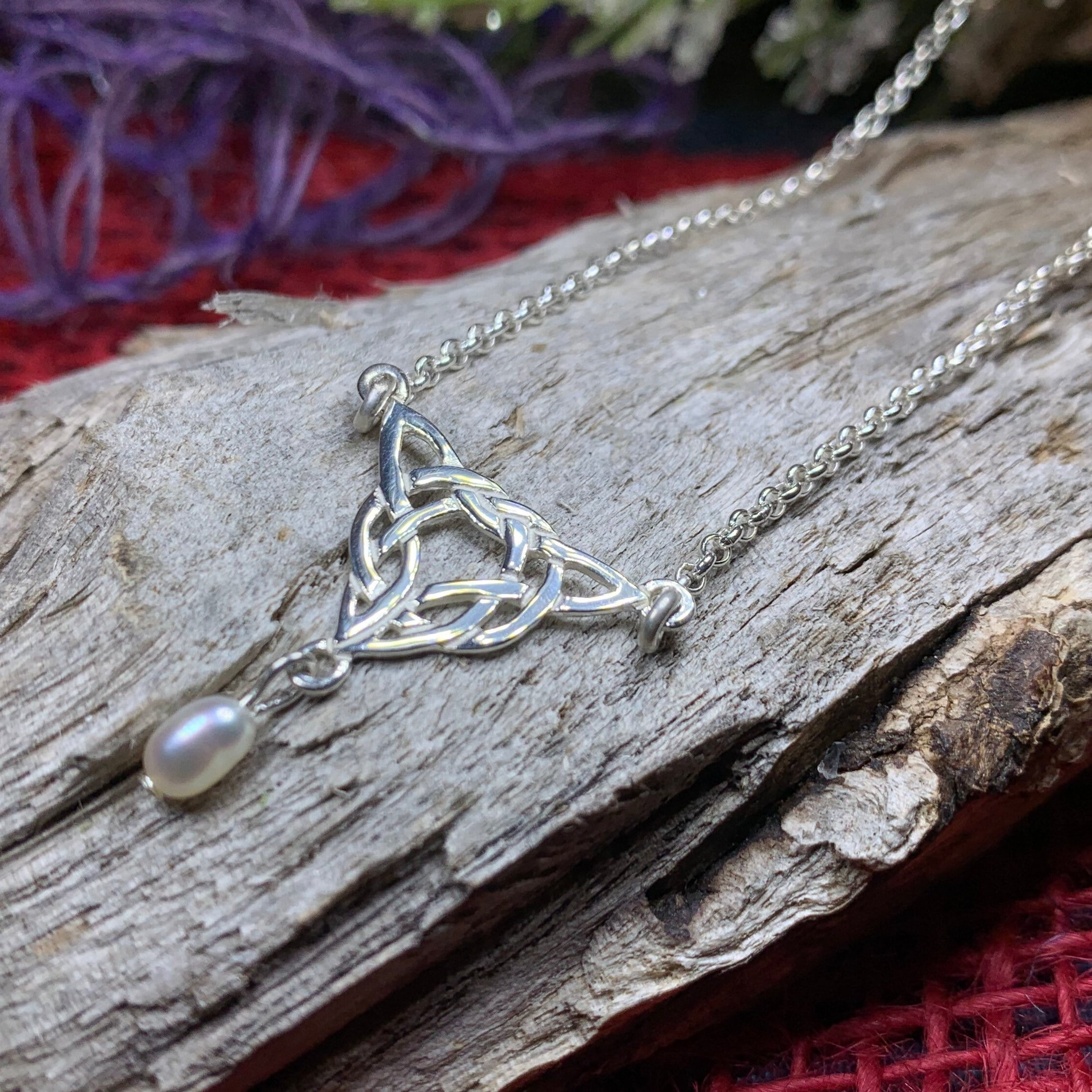 Neamhnaid Celtic Knot Pearl Necklace