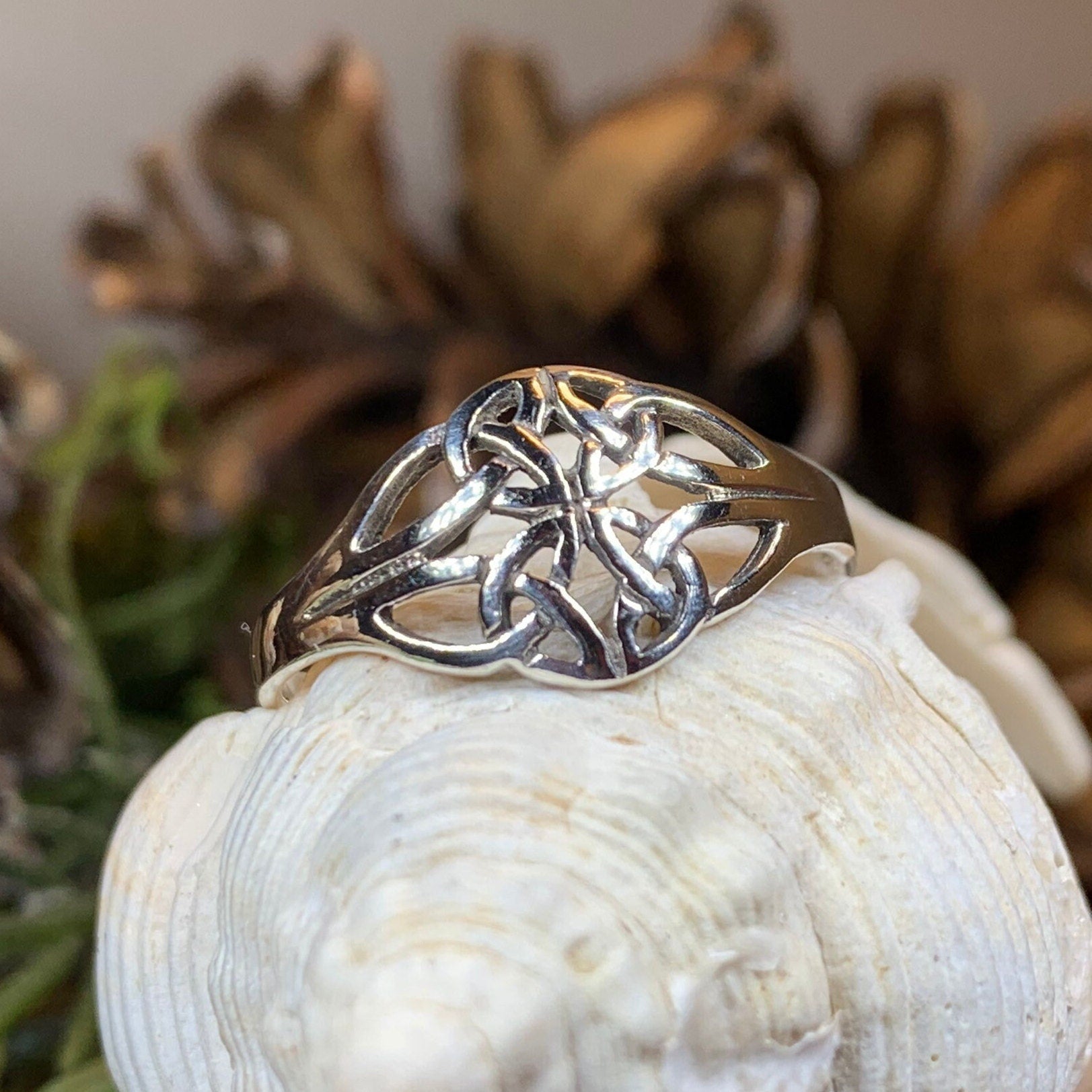 Eiyen Celtic Knot Ring