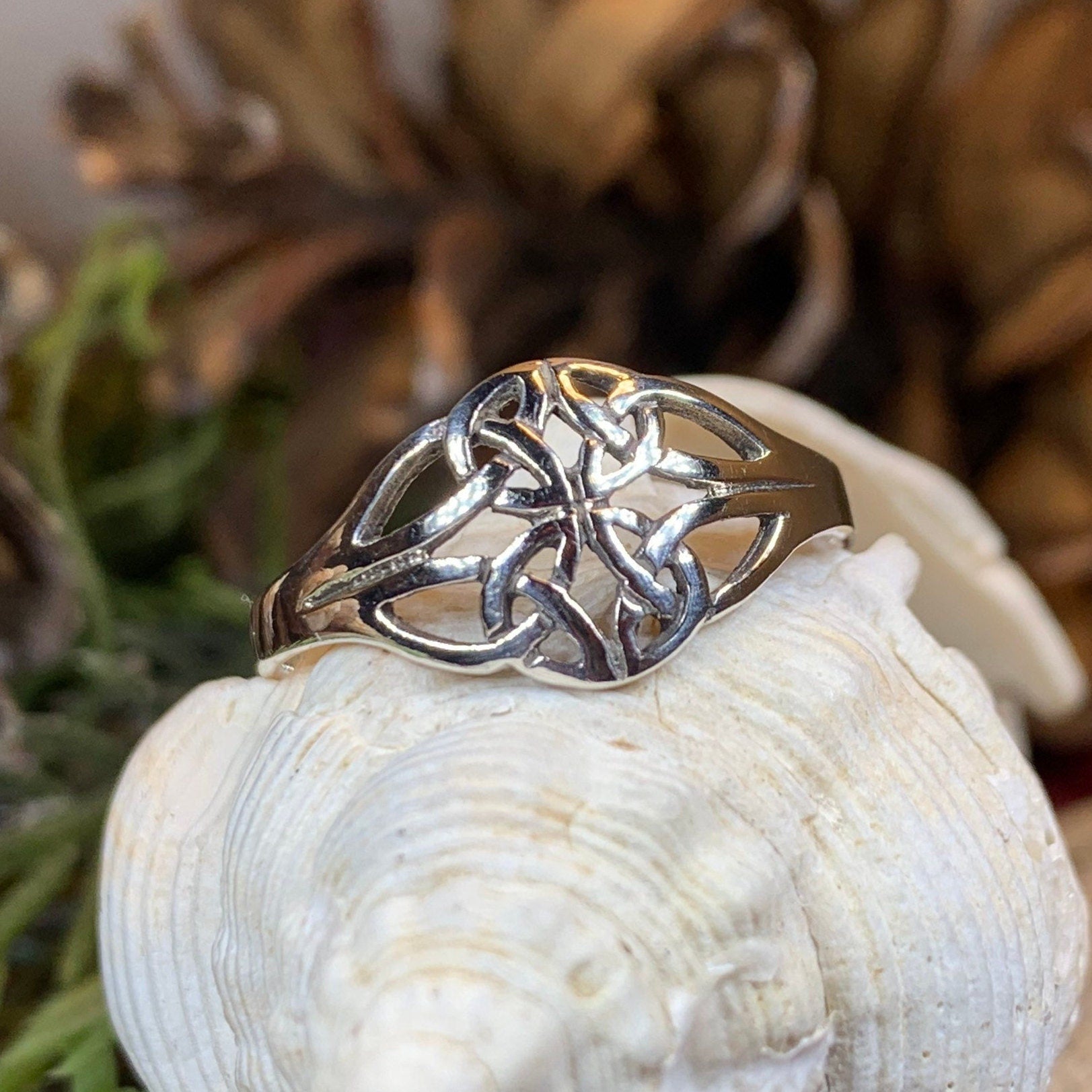 Eiyen Celtic Knot Ring