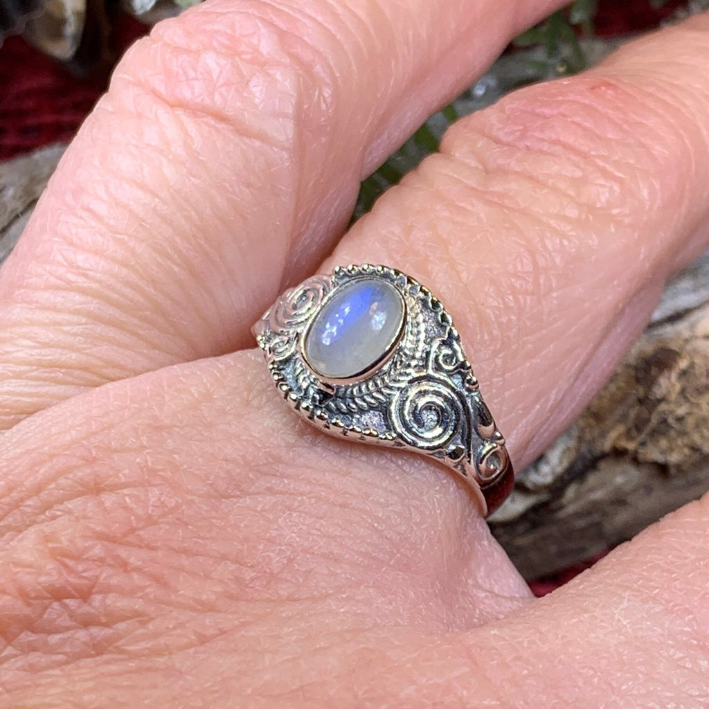Dynaria Celtic Spiral Ring