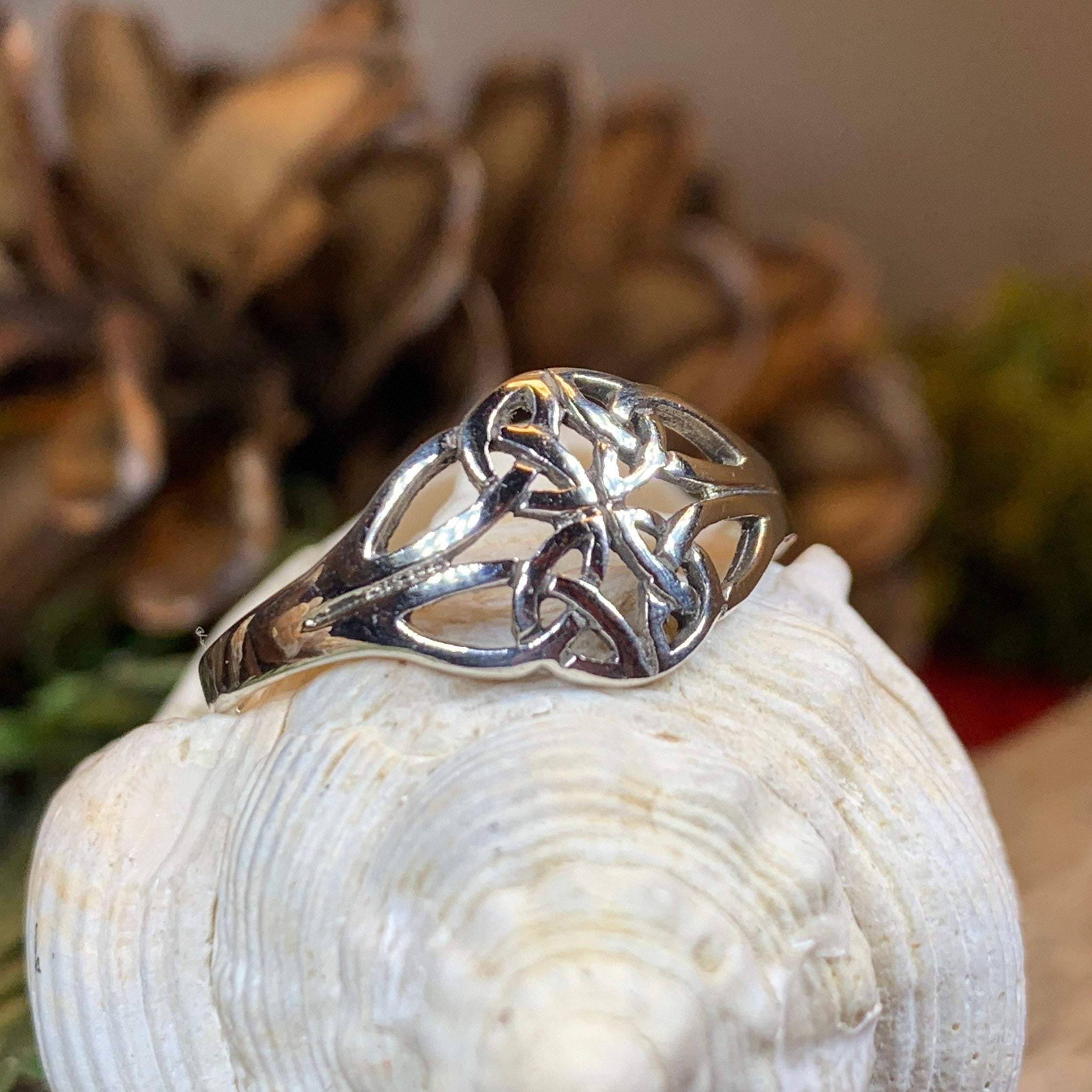 Eiyen Celtic Knot Ring