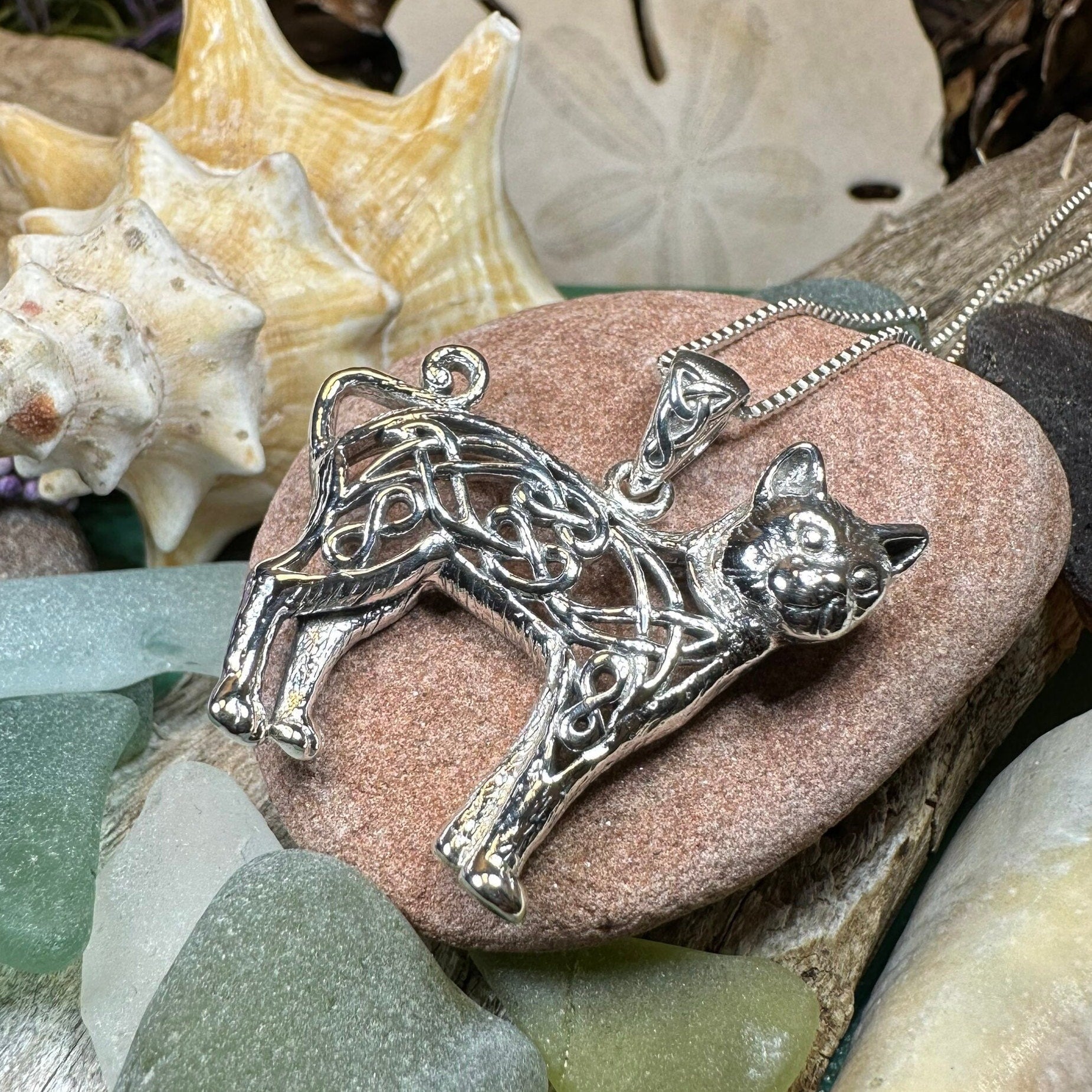 Shavella Celtic Cat Necklace